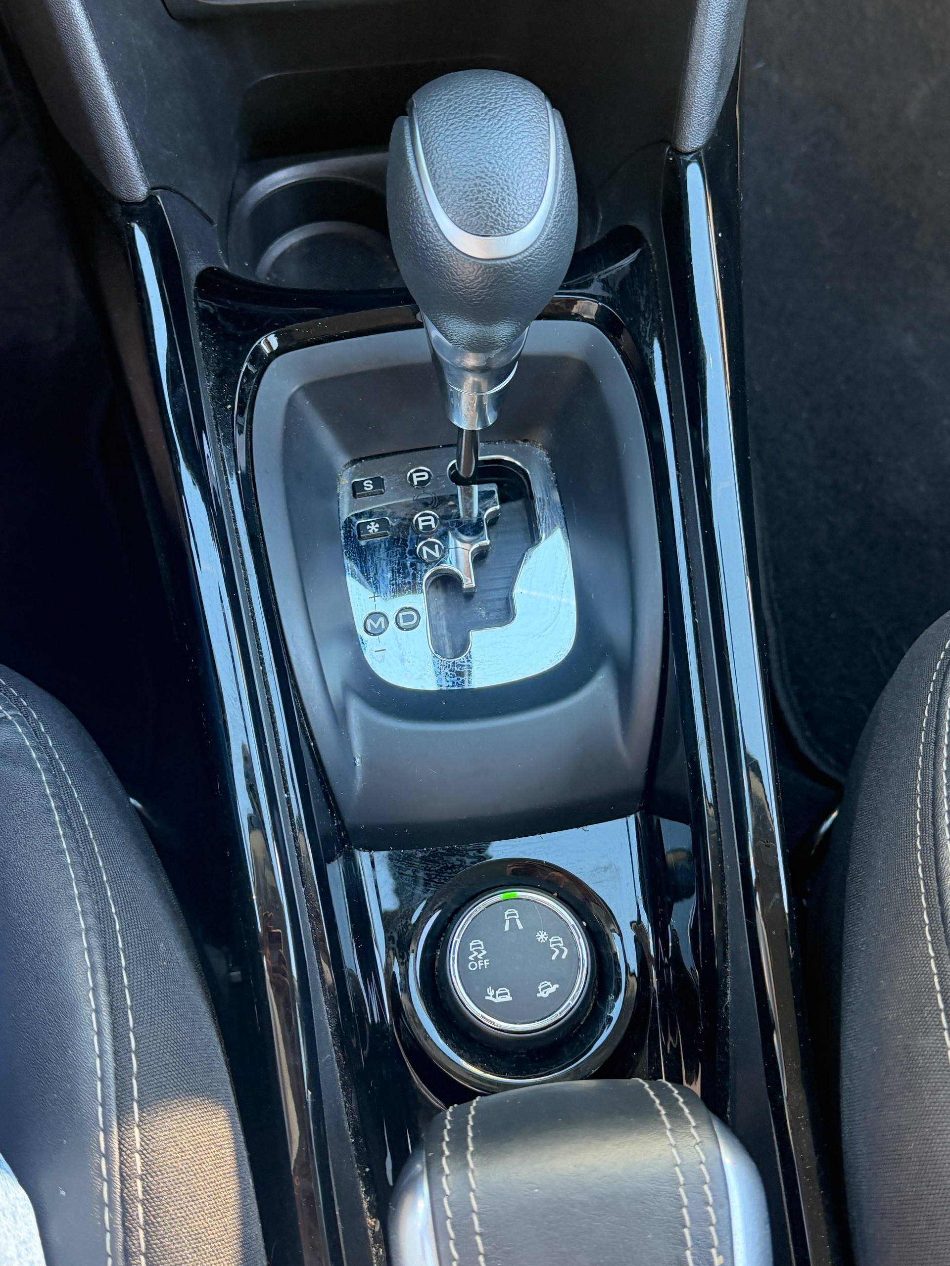 PEUGEOT 308 SW 1.2 Pure Tech Allure-image-9