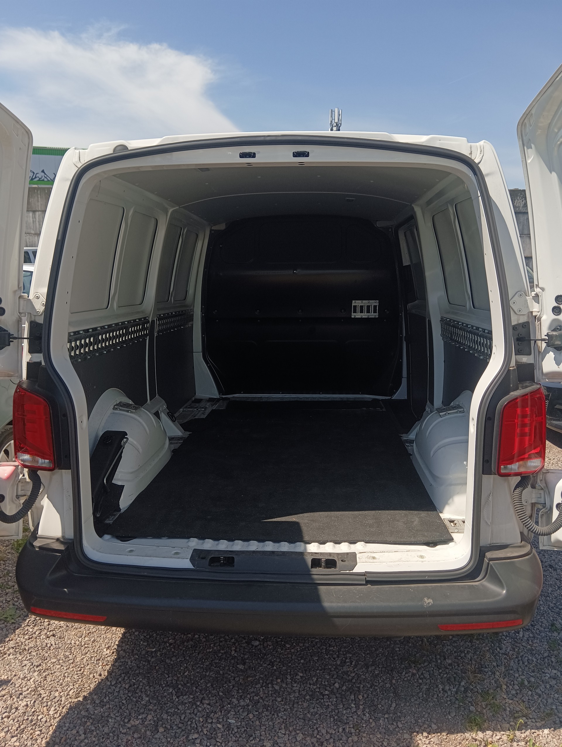VW TRANSPORTER-image-5