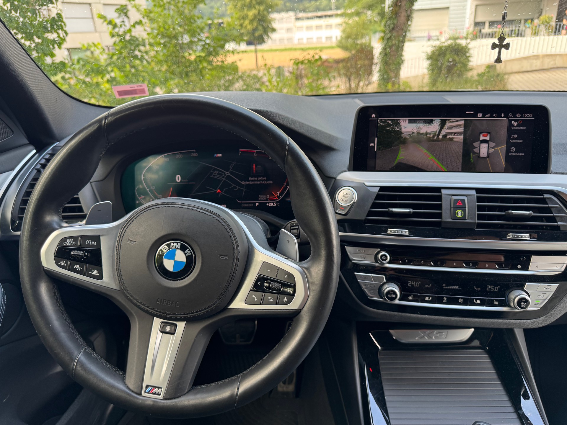 BMW 20i xDrive-image-3