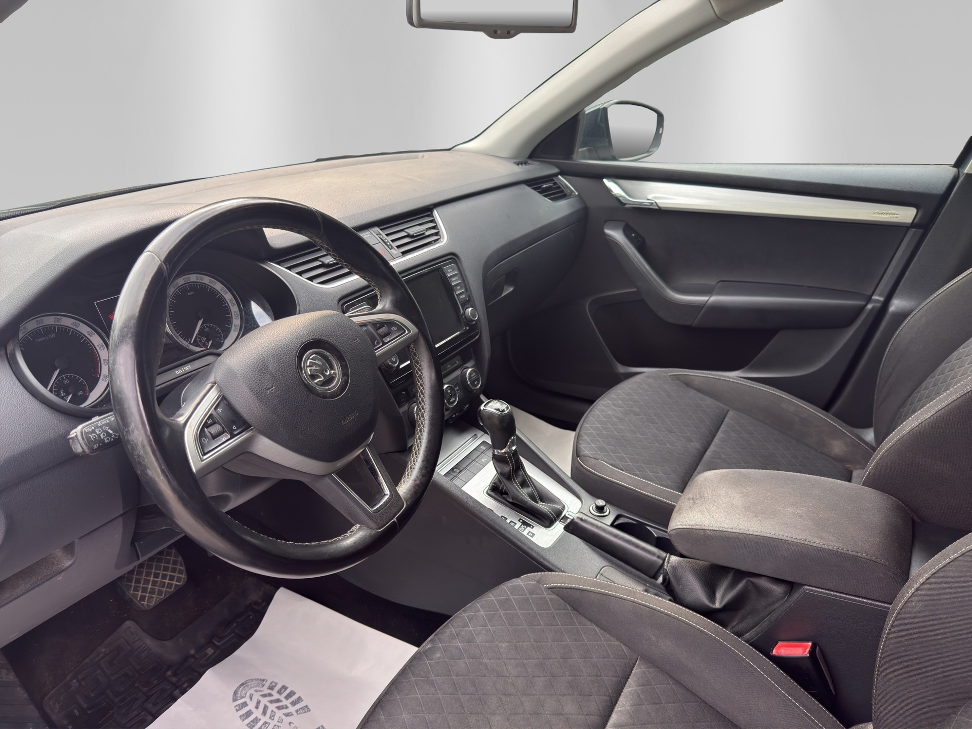 SKODA Octavia Combi 2.0 TDI Ambition 4x4 DSG-image-8