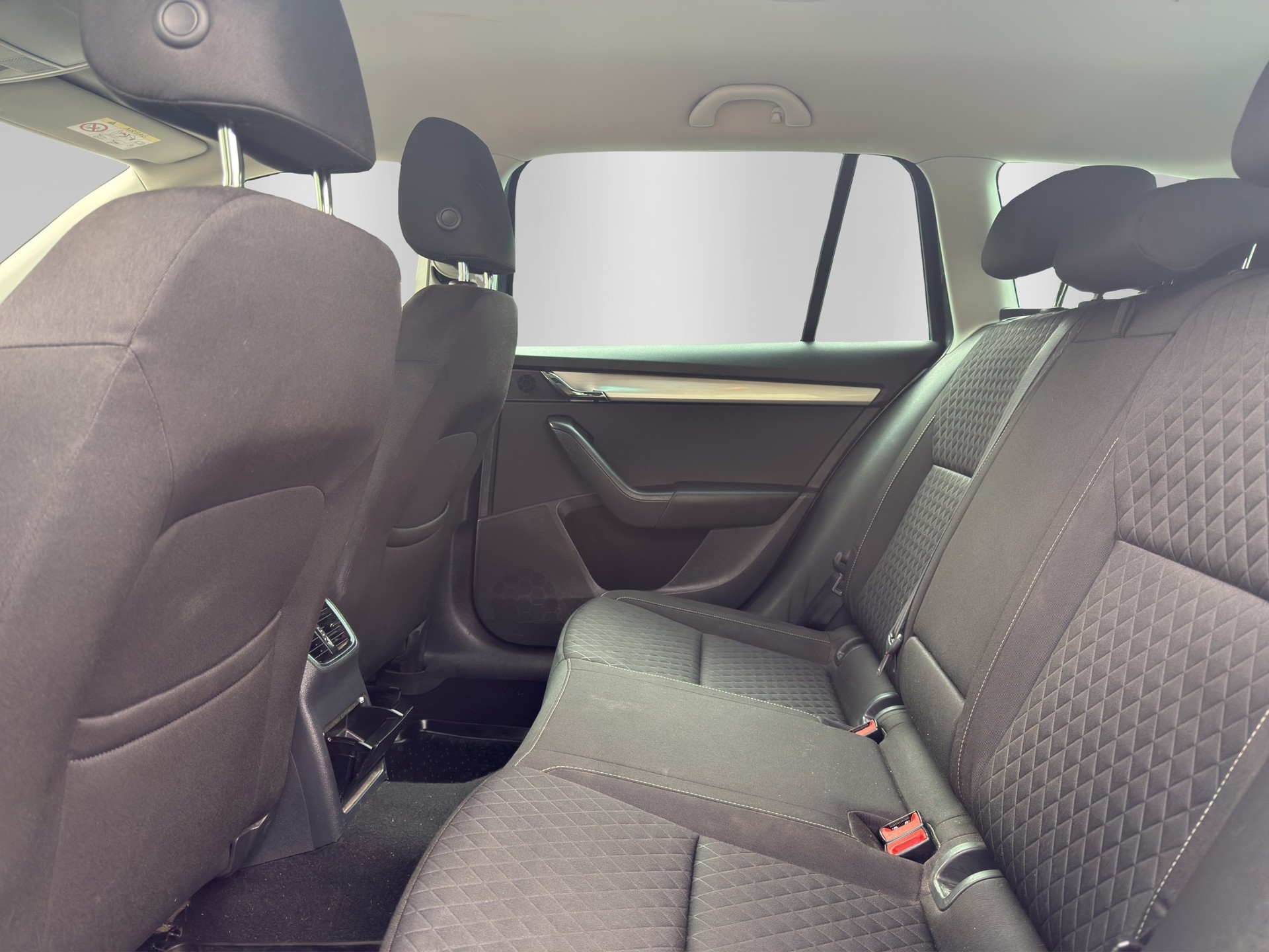 SKODA Octavia Combi 2.0 TDI Ambition 4x4 DSG-image-9