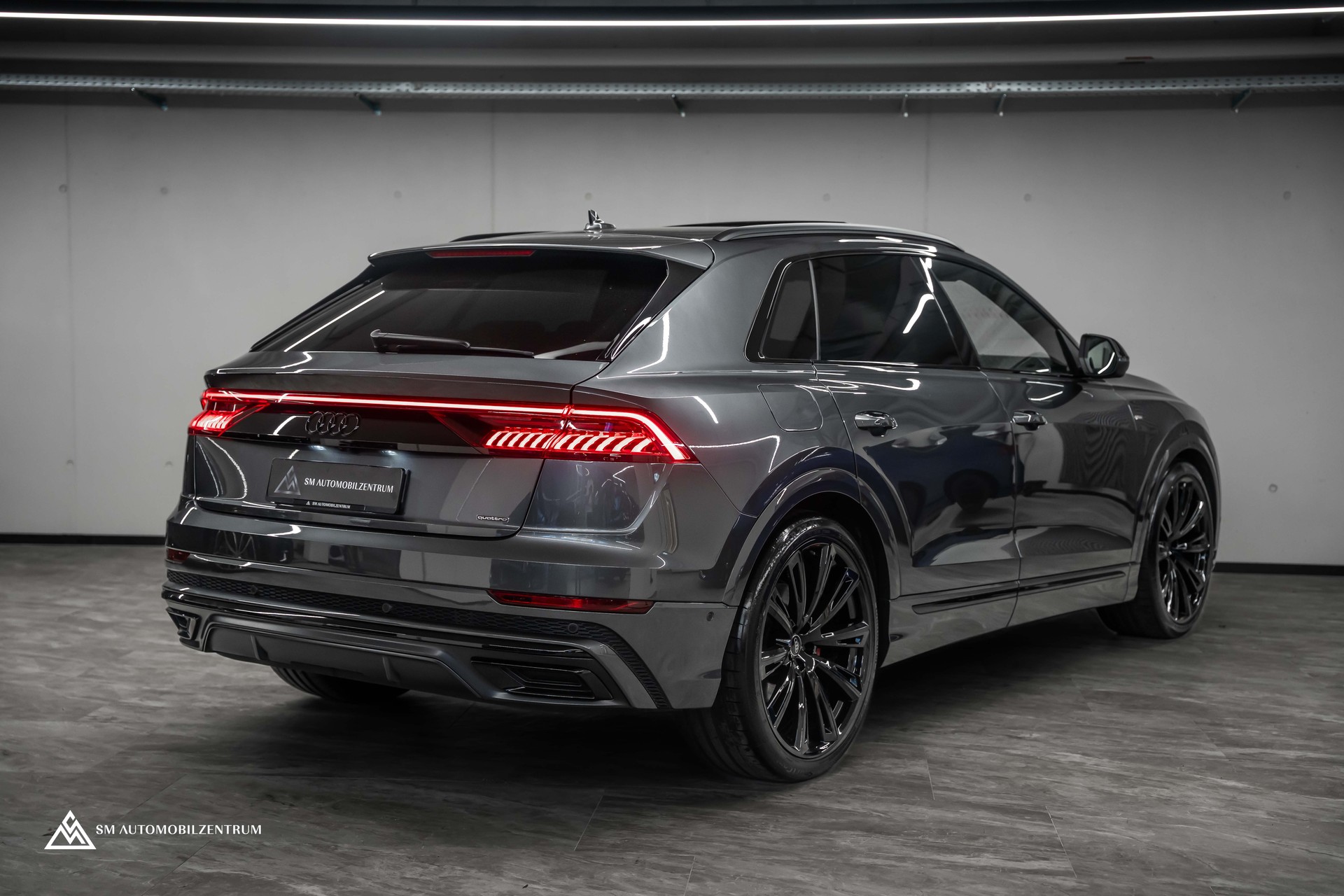 AUDI Q8 3.0 55 TFSI Black Edition quattro T-Tronic S-Line / Vollausstattung-image-9