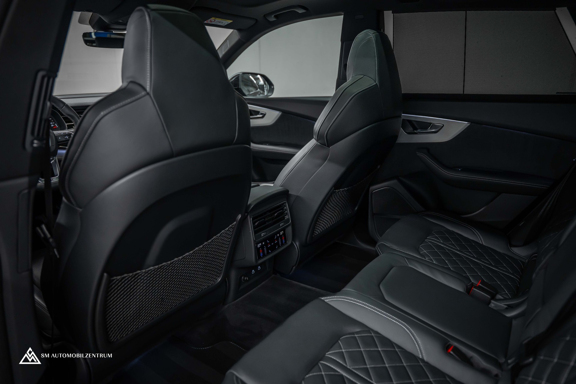 AUDI Q8 3.0 55 TFSI Black Edition quattro T-Tronic S-Line / Vollausstattung-image-24