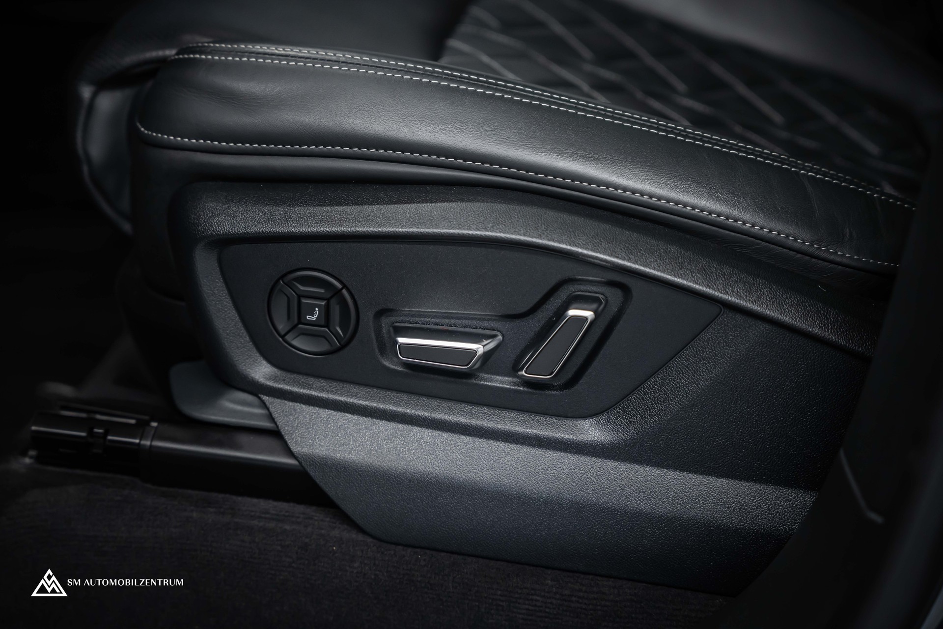 AUDI Q8 3.0 55 TFSI Black Edition quattro T-Tronic S-Line / Vollausstattung-image-23