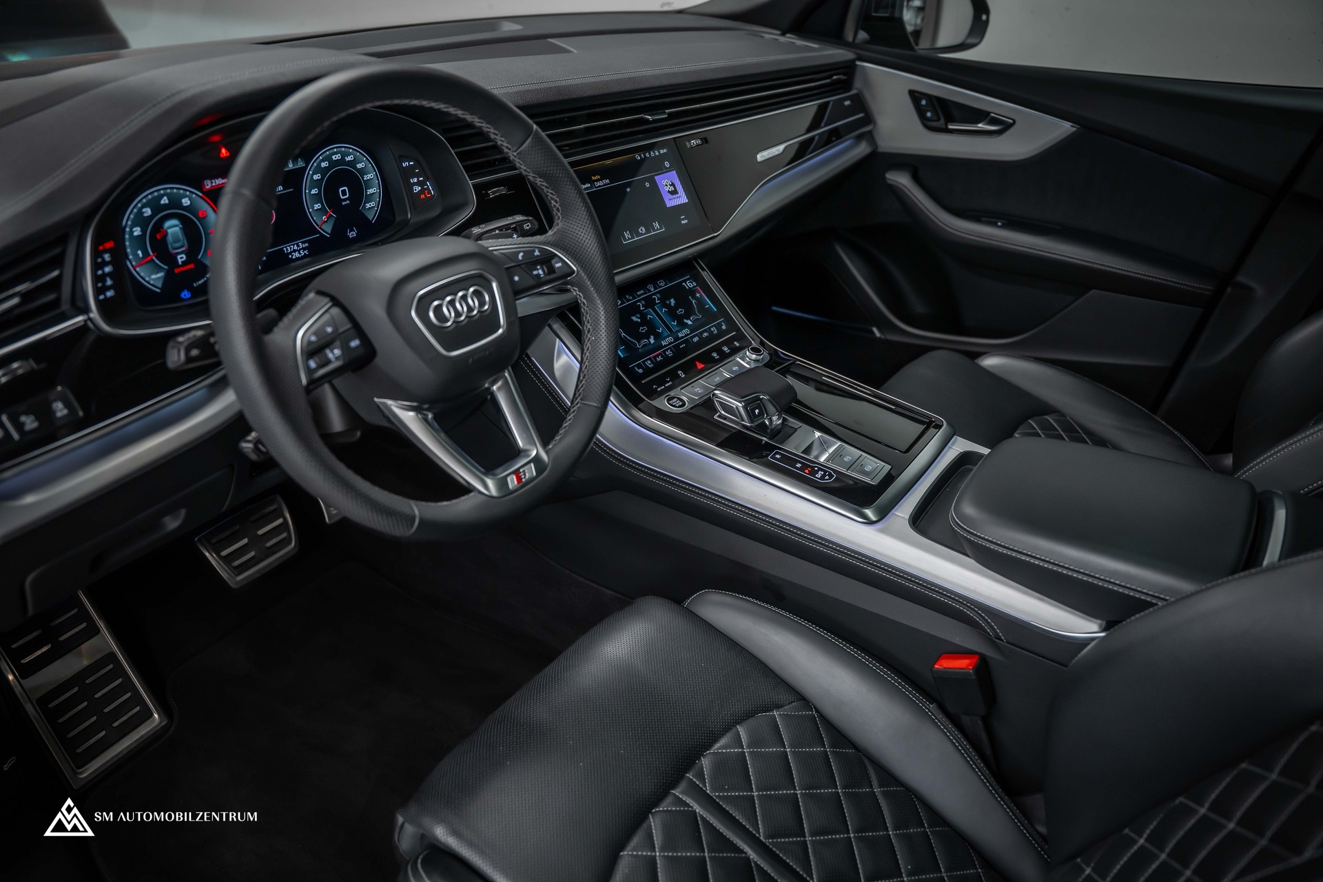 AUDI Q8 3.0 55 TFSI Black Edition quattro T-Tronic S-Line / Vollausstattung-image-16