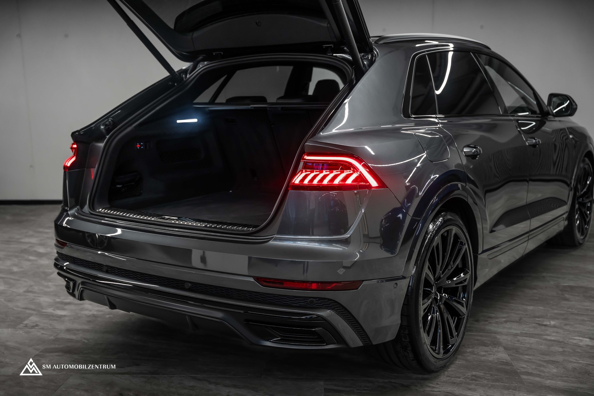 AUDI Q8 3.0 55 TFSI Black Edition quattro T-Tronic S-Line / Vollausstattung-image-13
