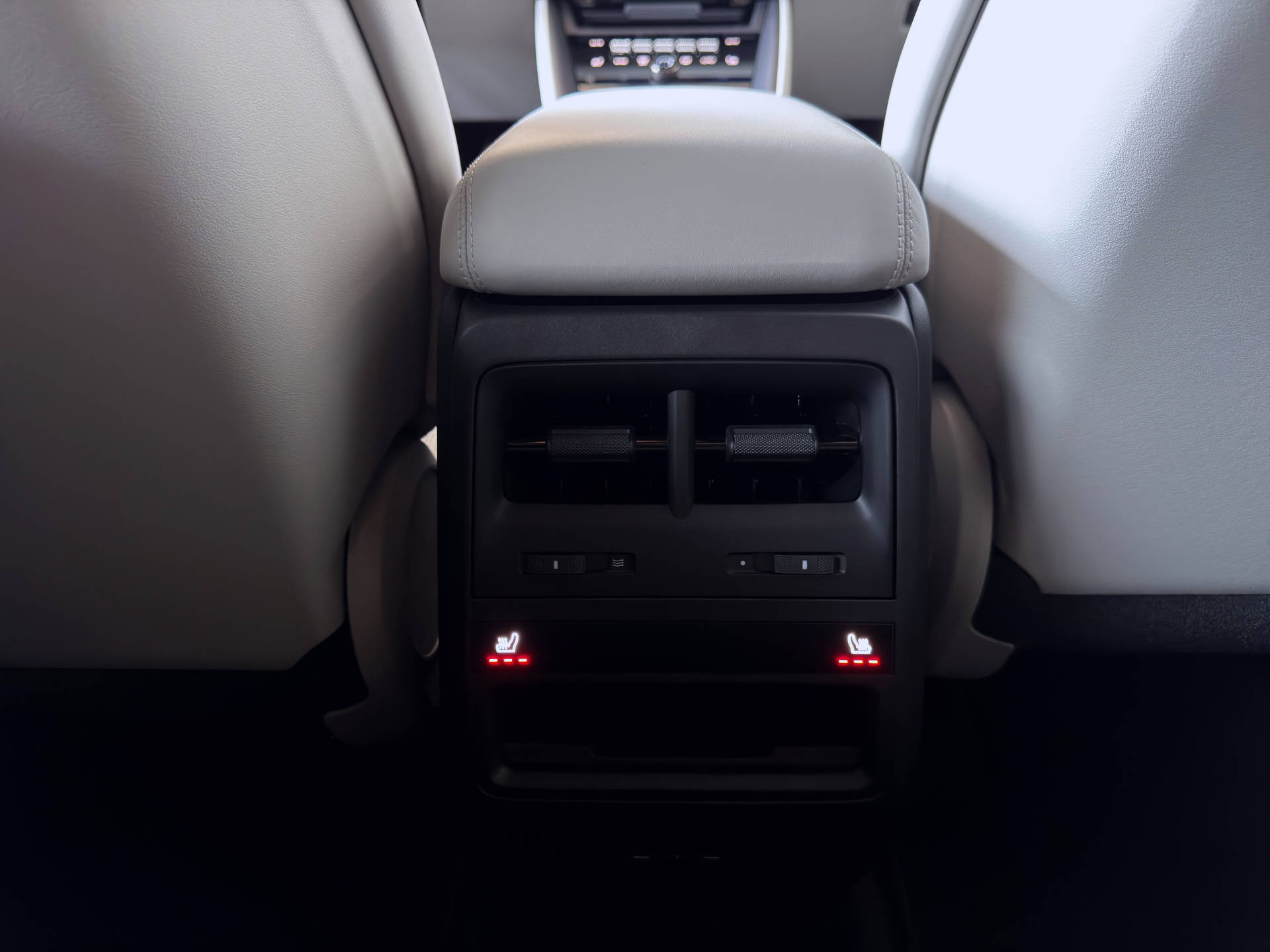 PORSCHE Macan Turbo-image-13