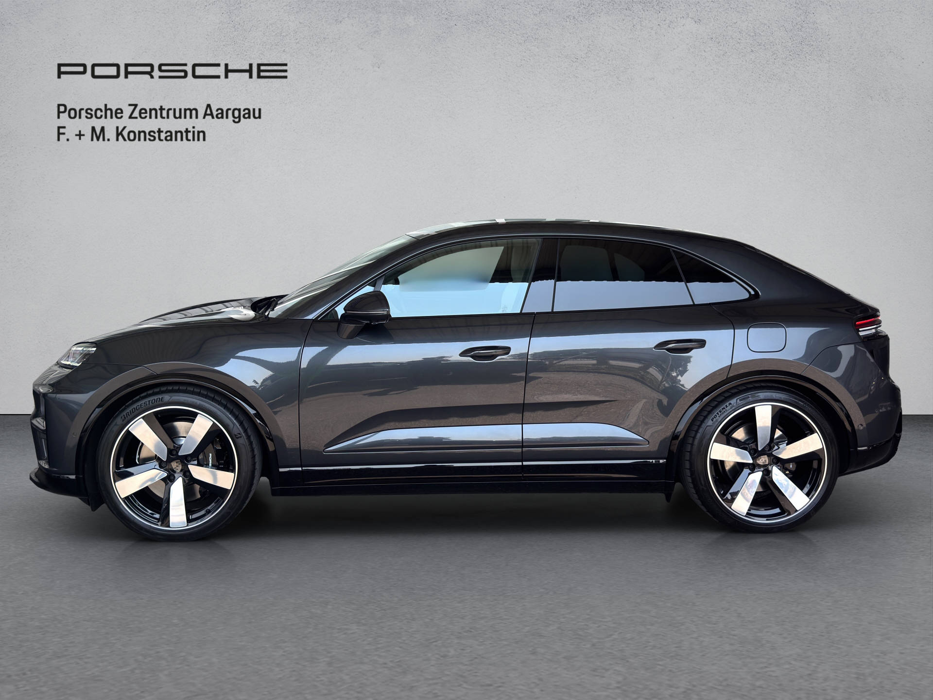 PORSCHE Macan Turbo-image-2