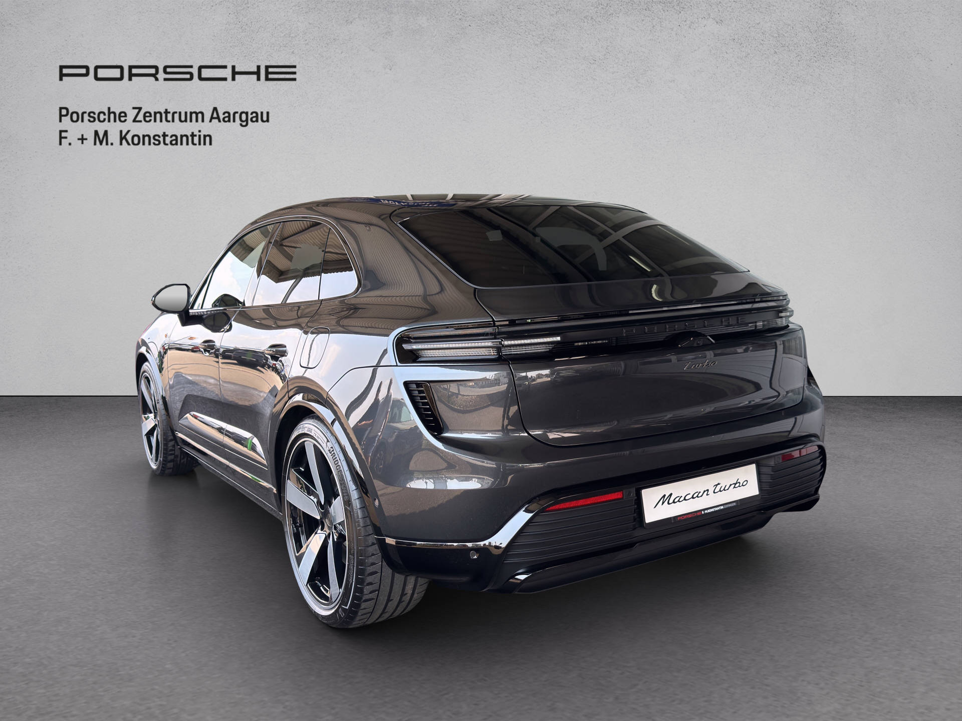PORSCHE Macan Turbo-image-3