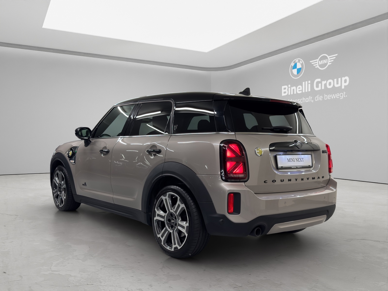 MINI Countryman F60 1.5i Cooper S E ALL4-image-2