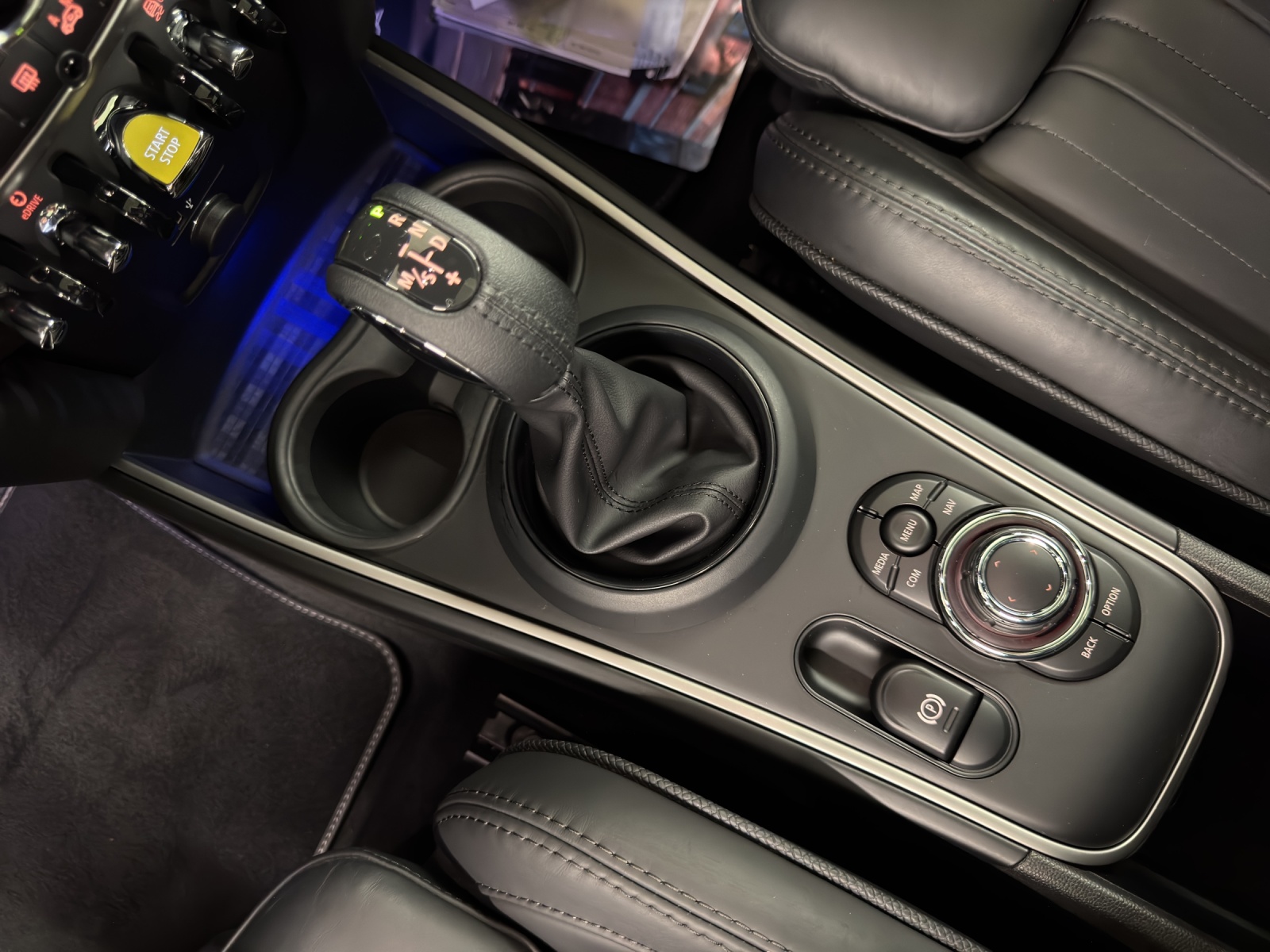MINI Countryman F60 1.5i Cooper S E ALL4-image-3
