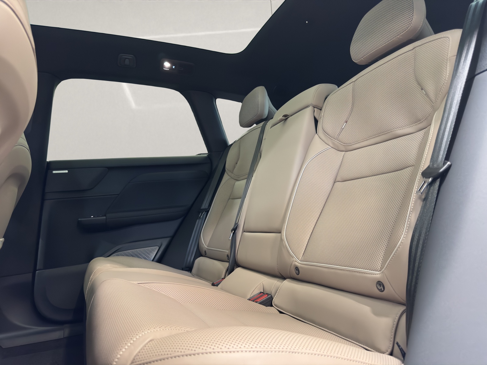 VOLVO EX60 Twin Ultra AWD-image-12