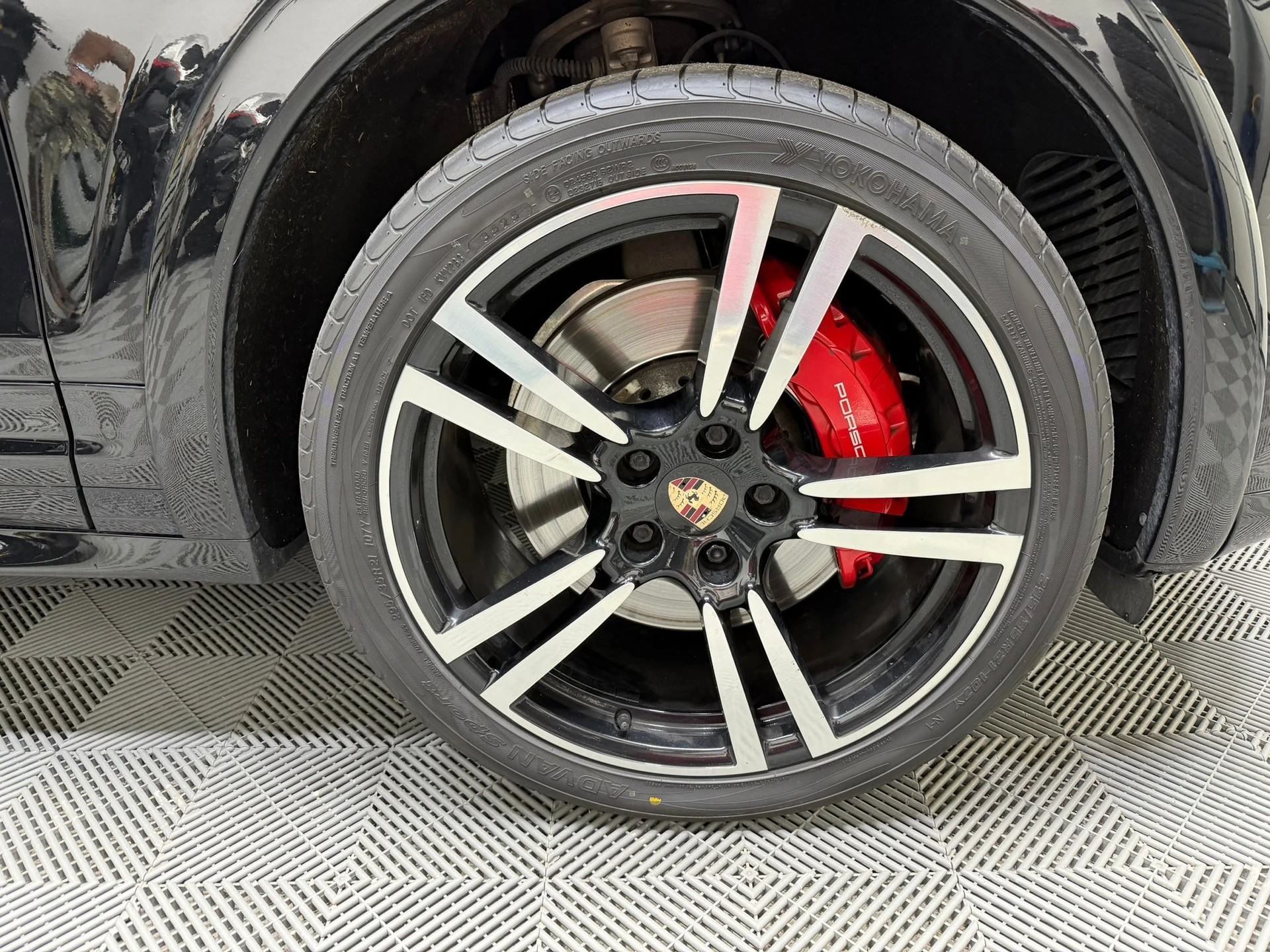PORSCHE Cayenne Turbo S-image-25