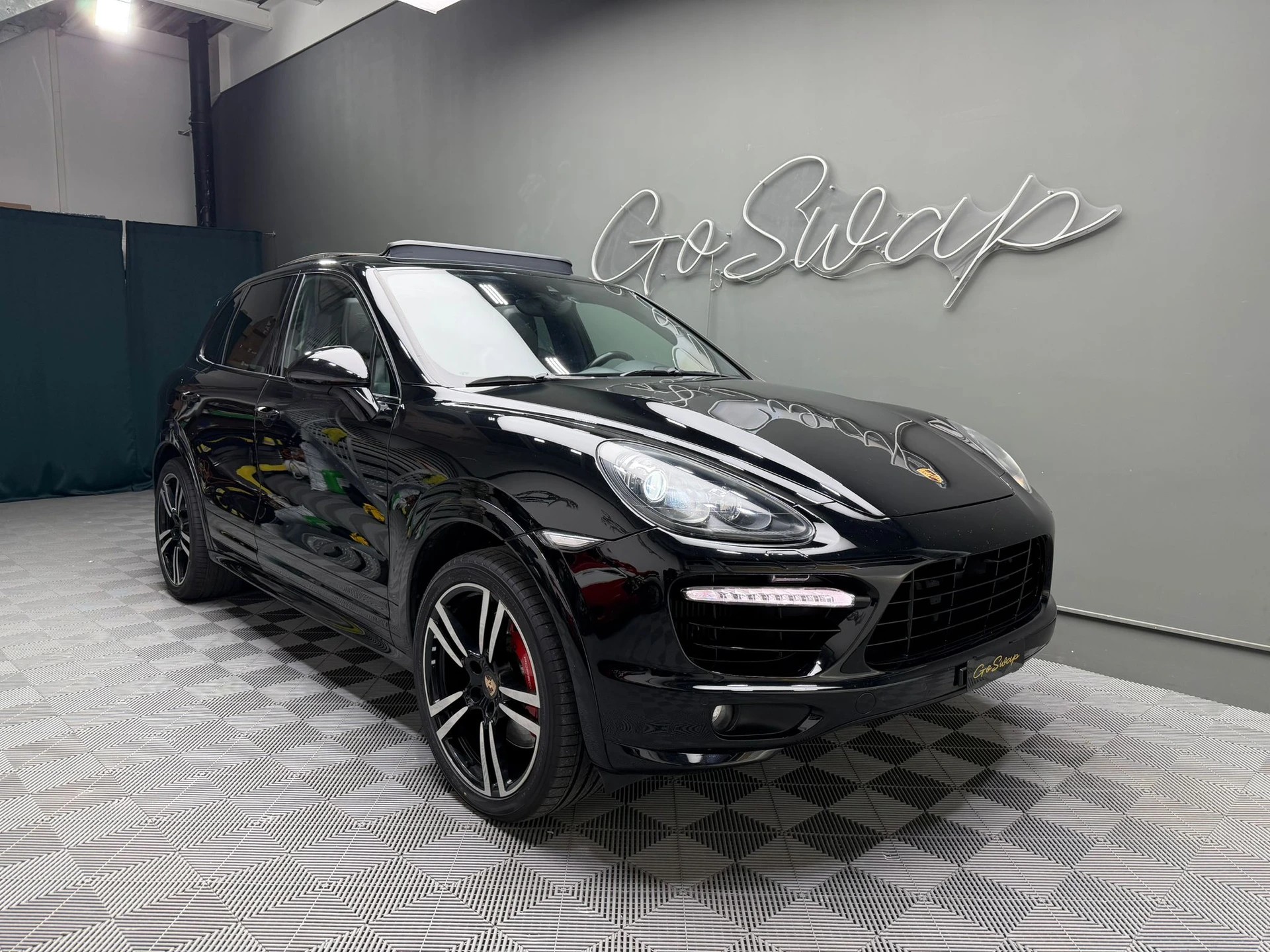 PORSCHE Cayenne Turbo S-image-0