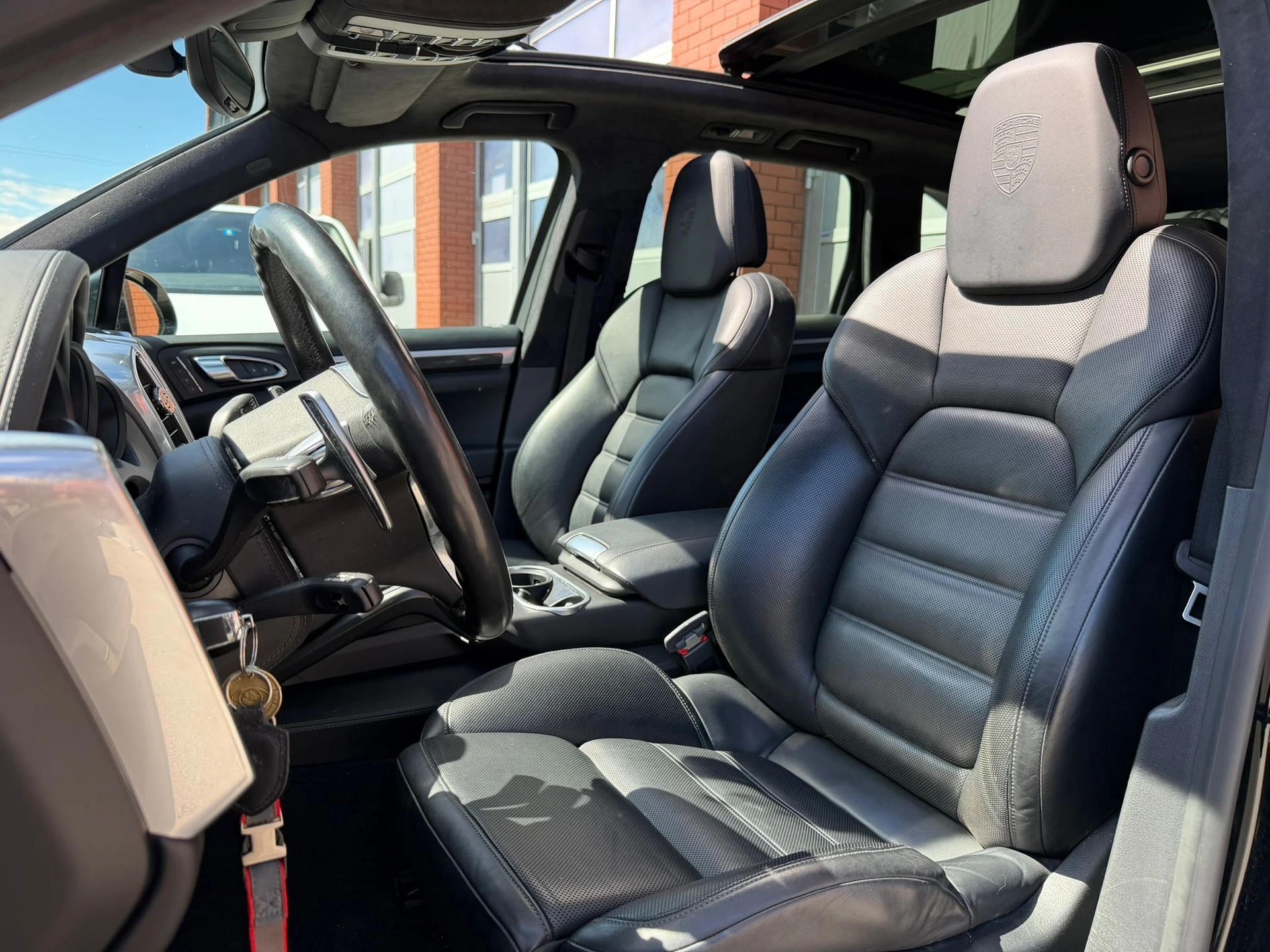 PORSCHE Cayenne Turbo S-image-10