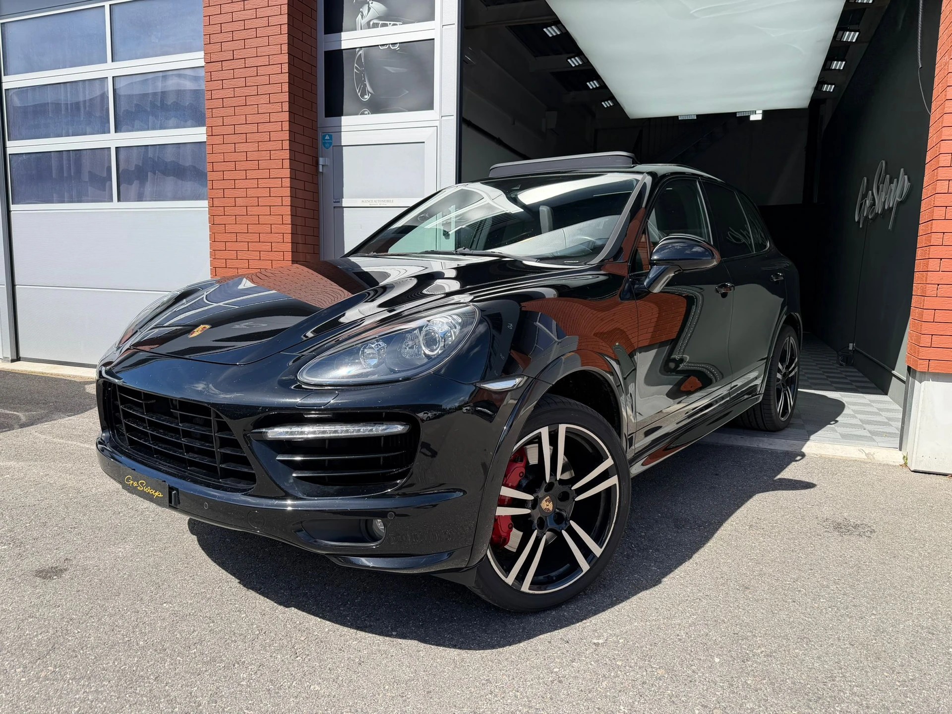 PORSCHE Cayenne Turbo S-image-1