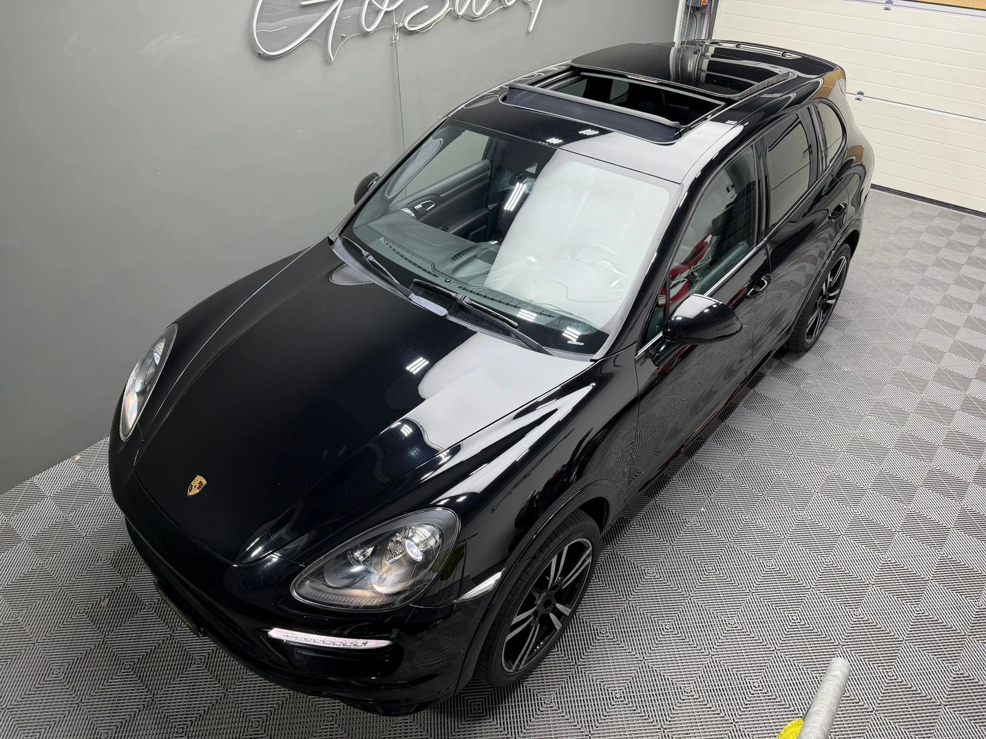 PORSCHE Cayenne Turbo S-image-8