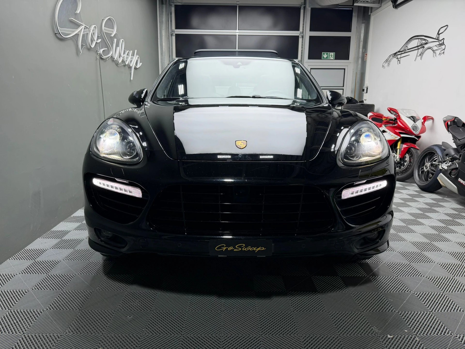 PORSCHE Cayenne Turbo S-image-9