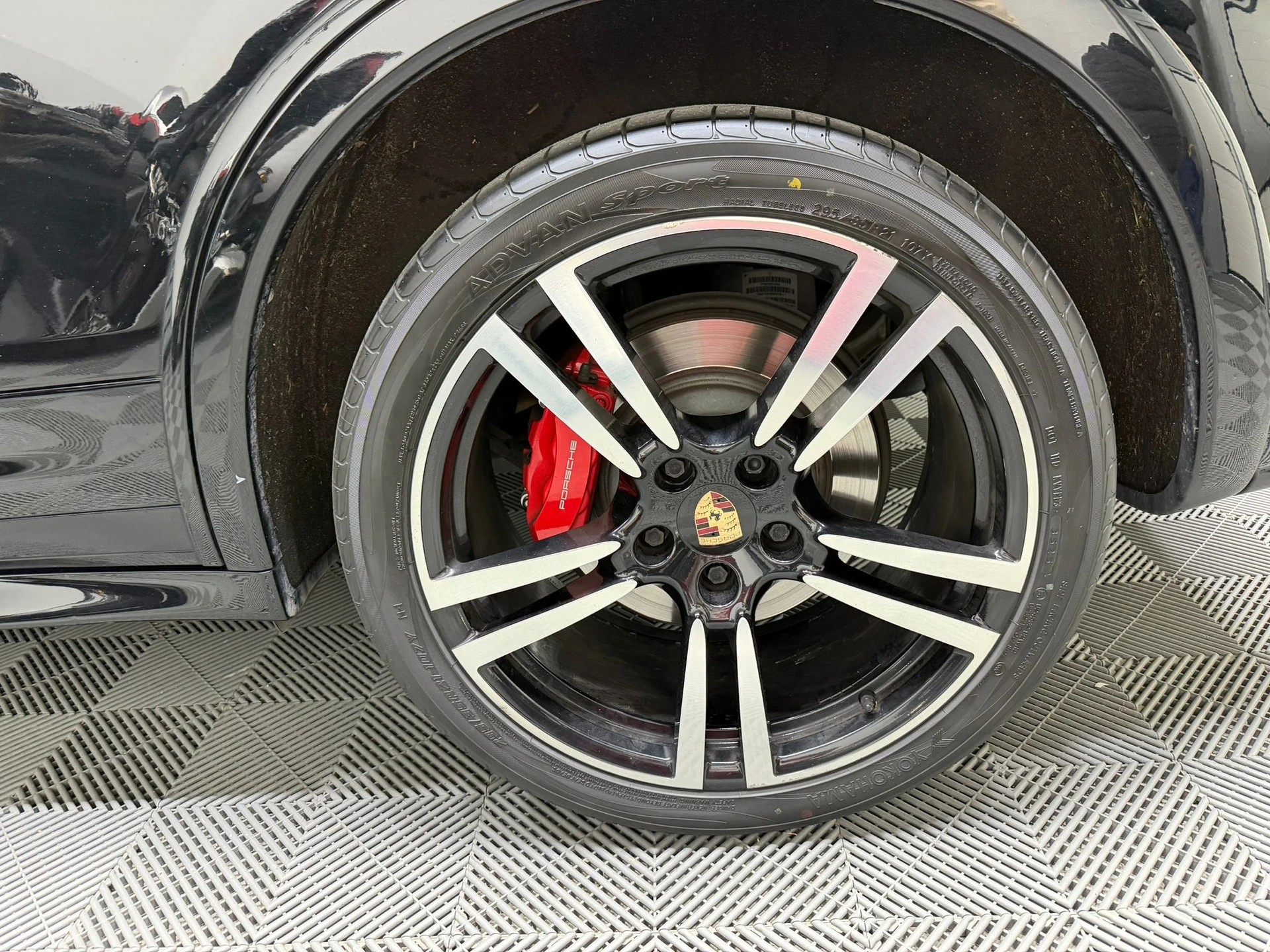 PORSCHE Cayenne Turbo S-image-24