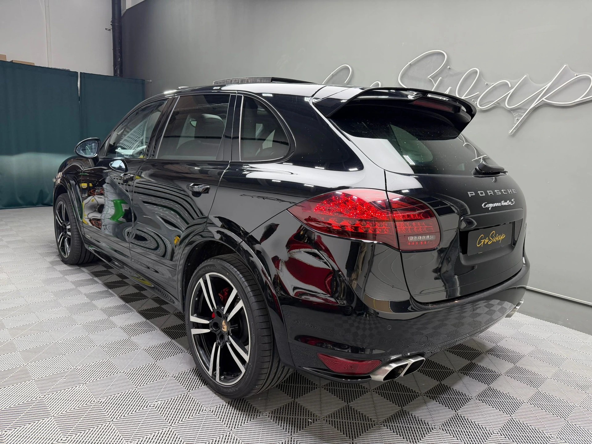 PORSCHE Cayenne Turbo S-image-7