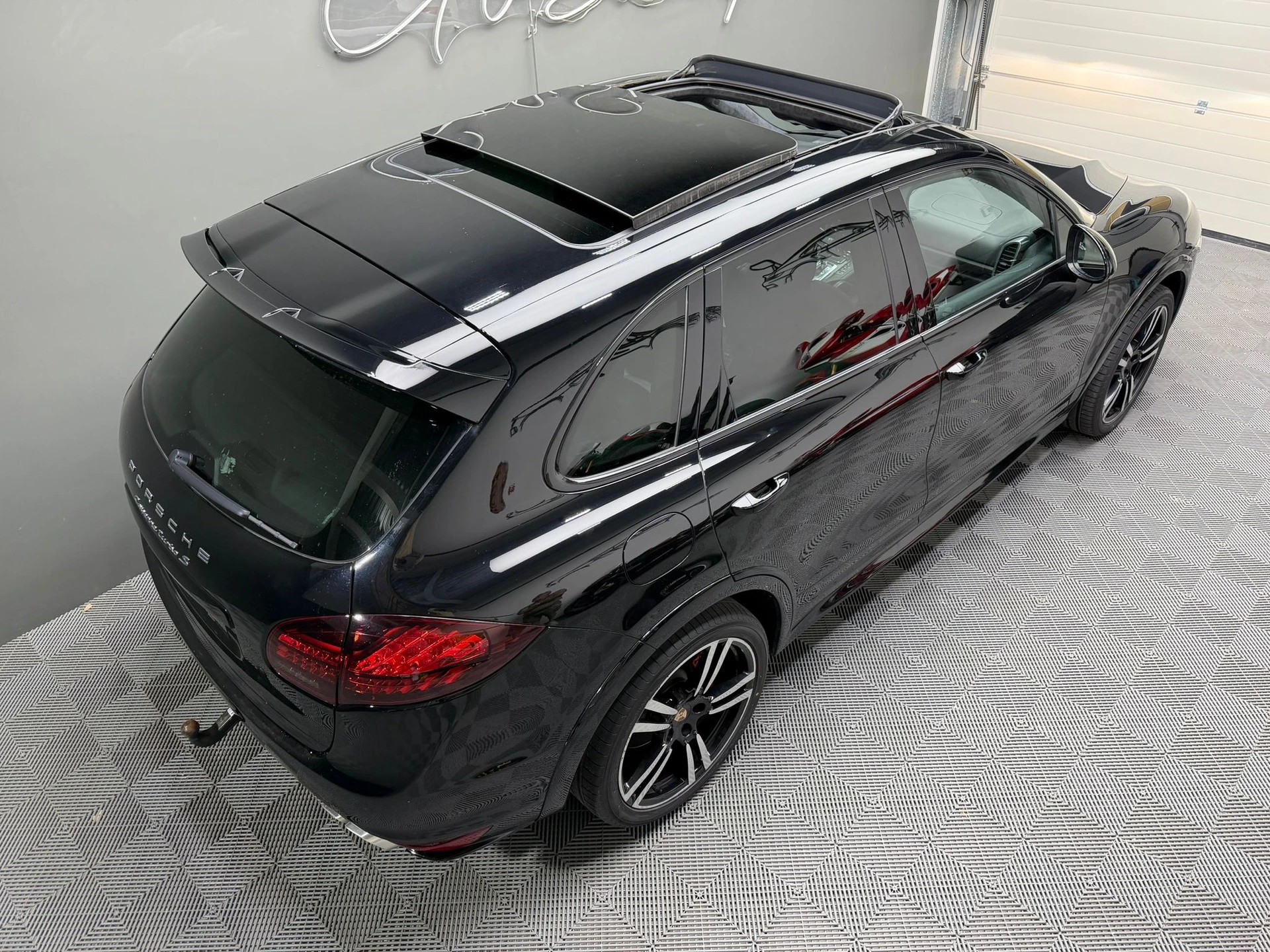 PORSCHE Cayenne Turbo S-image-4