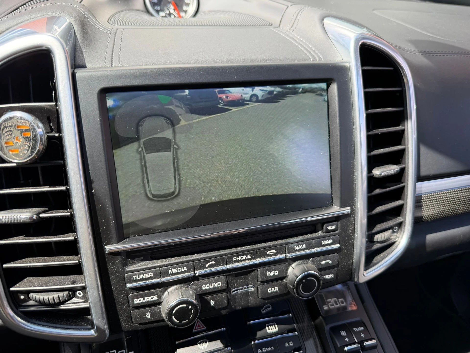 PORSCHE Cayenne Turbo S-image-19