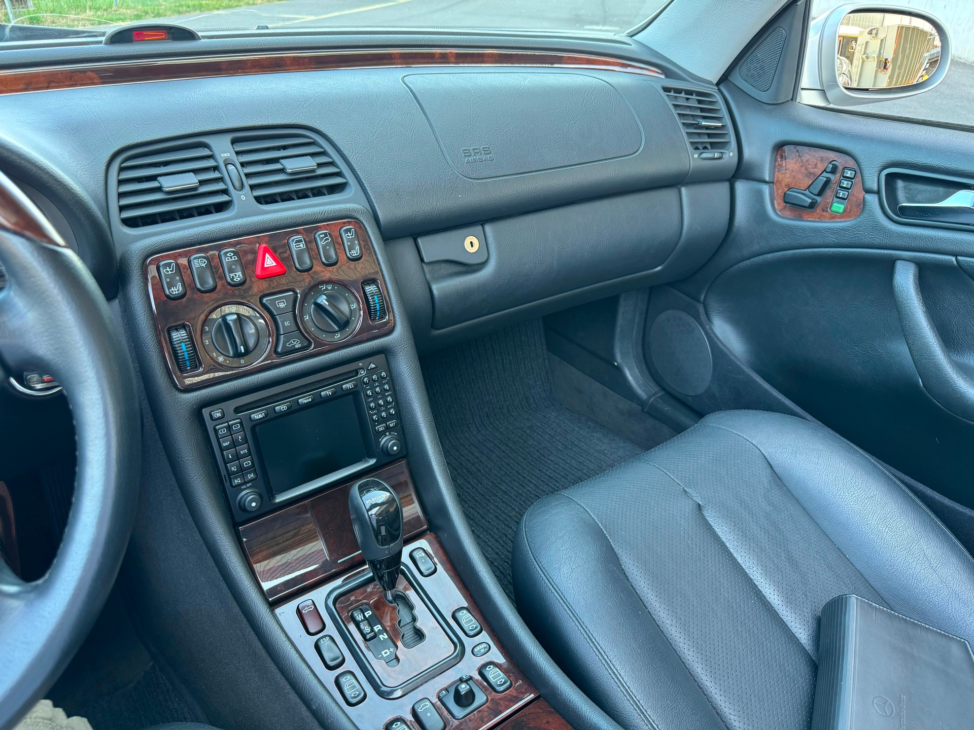 MERCEDES-BENZ CLK 320 Elégance Automatic-image-11