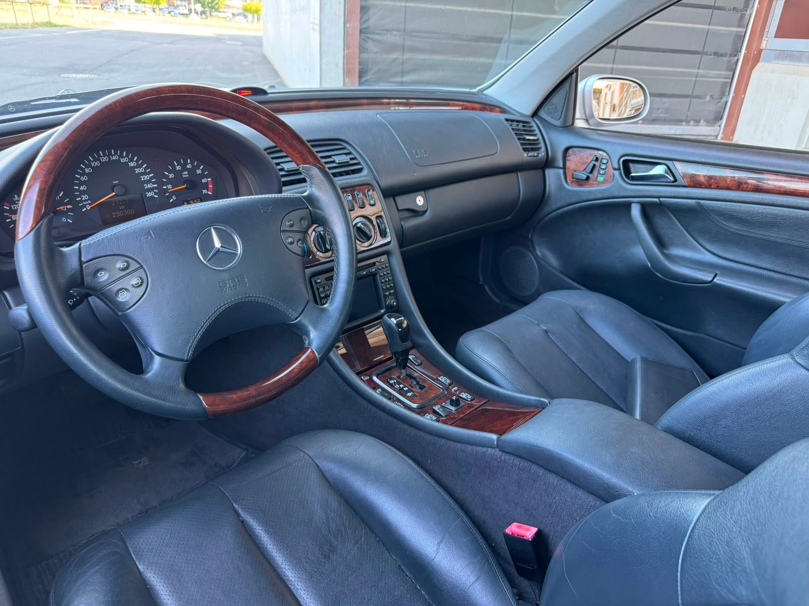 MERCEDES-BENZ CLK 320 Elégance Automatic-image-5