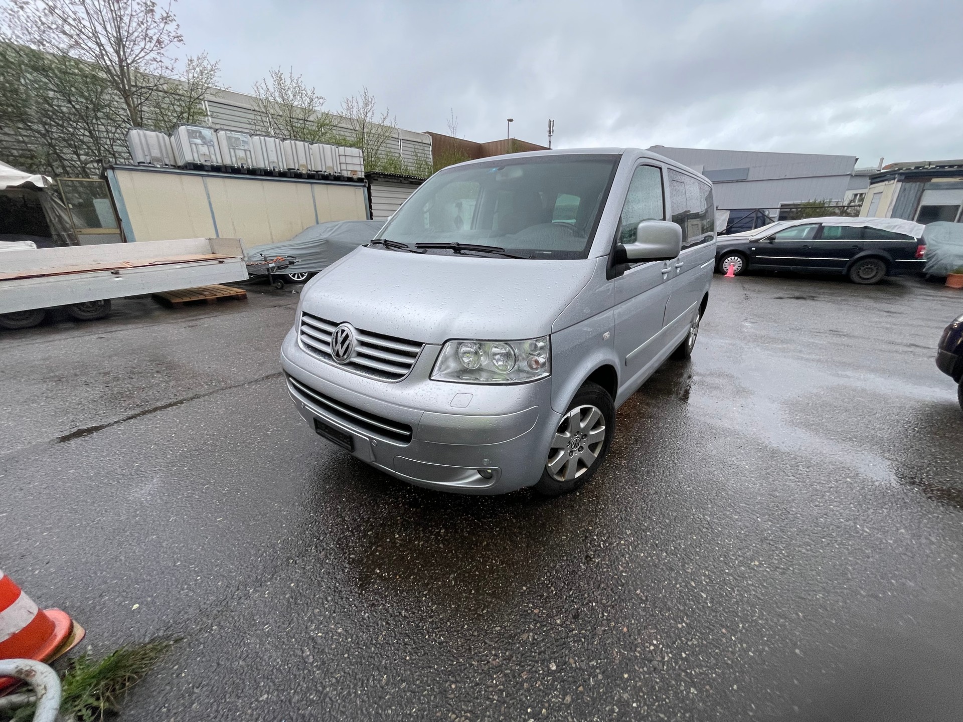 VW T5 Multivan Highline 2.5 TDI-image-1