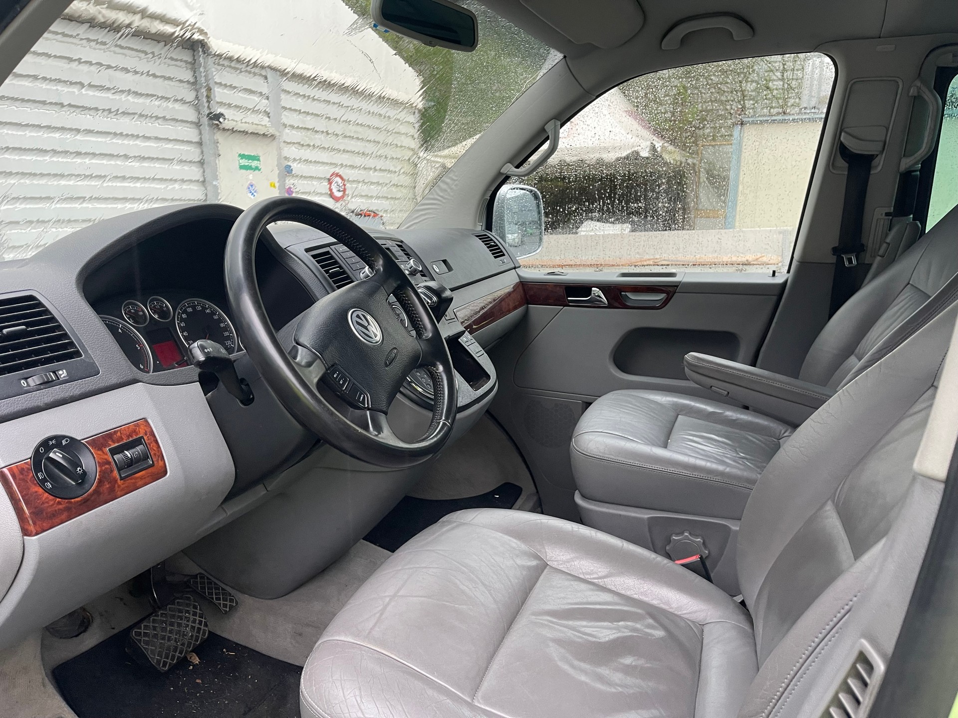 VW T5 Multivan Highline 2.5 TDI-image-11
