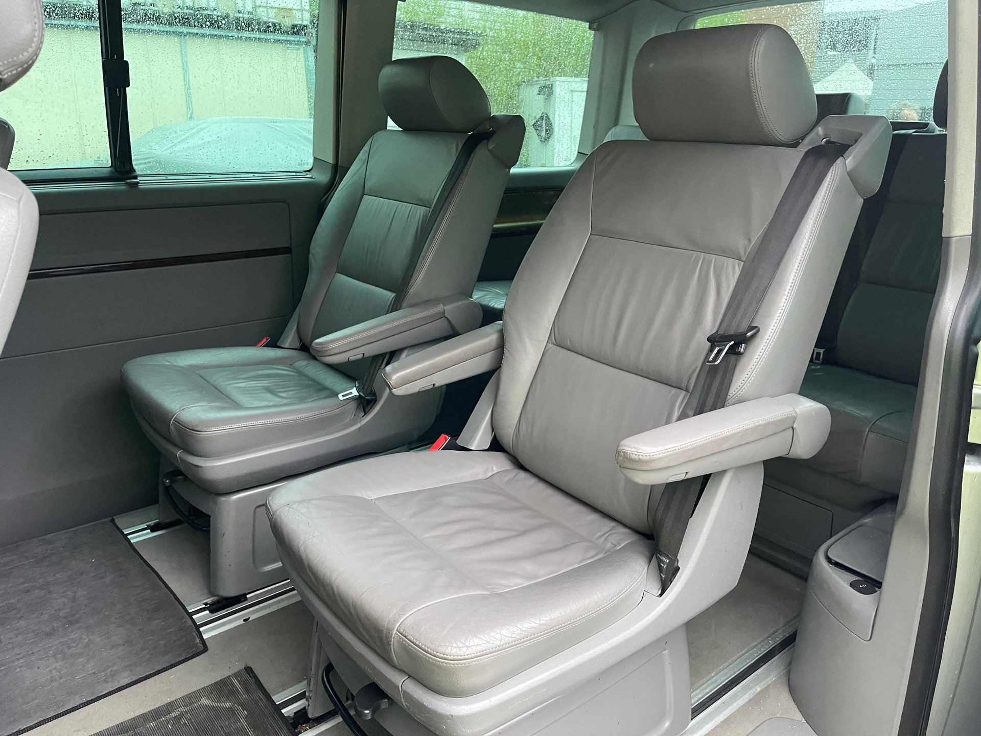 VW T5 Multivan Highline 2.5 TDI-image-9