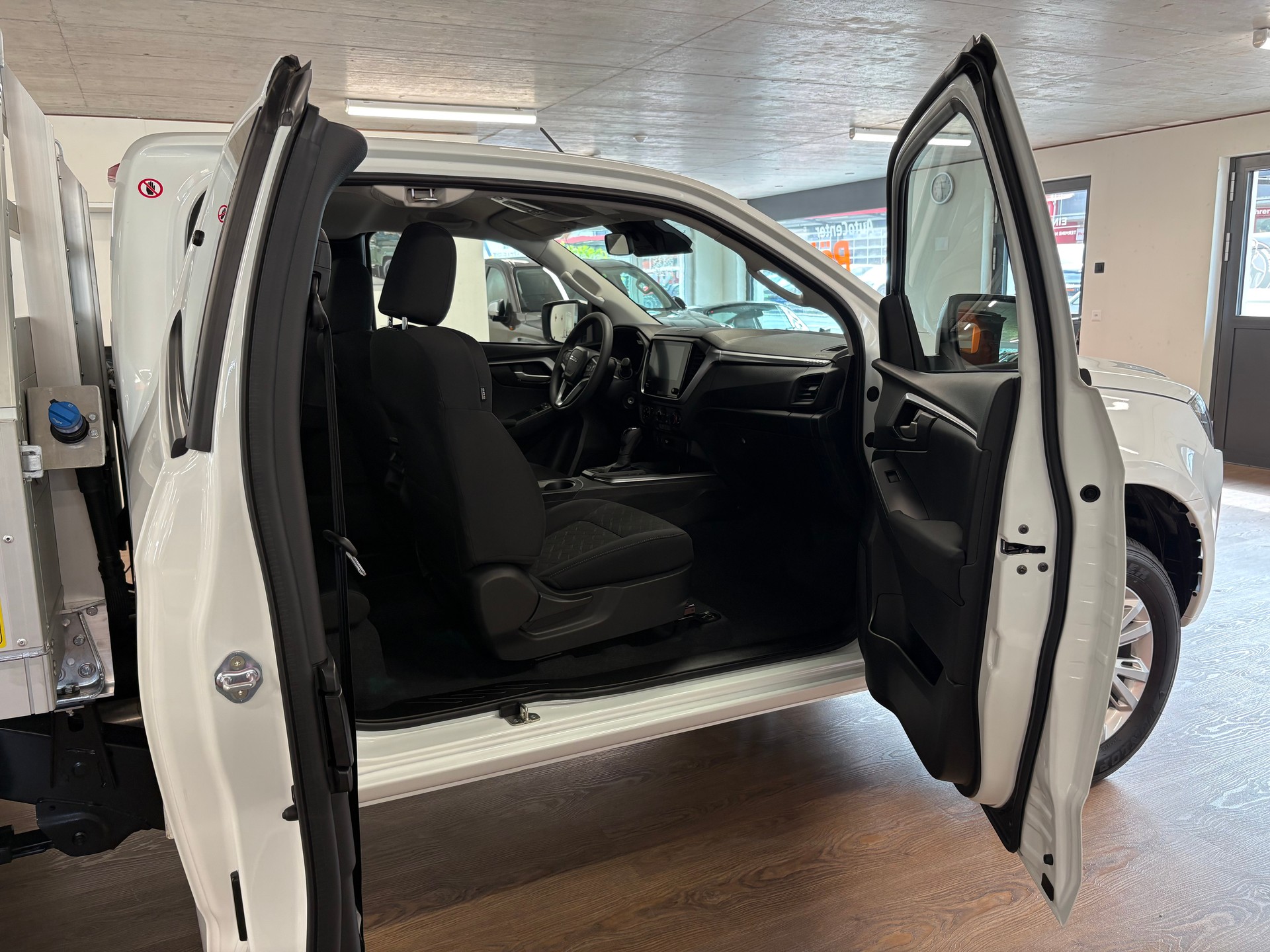 ISUZU D-MAX 1.9 SpaceCab N60BB+ 4x4 AT-image-11