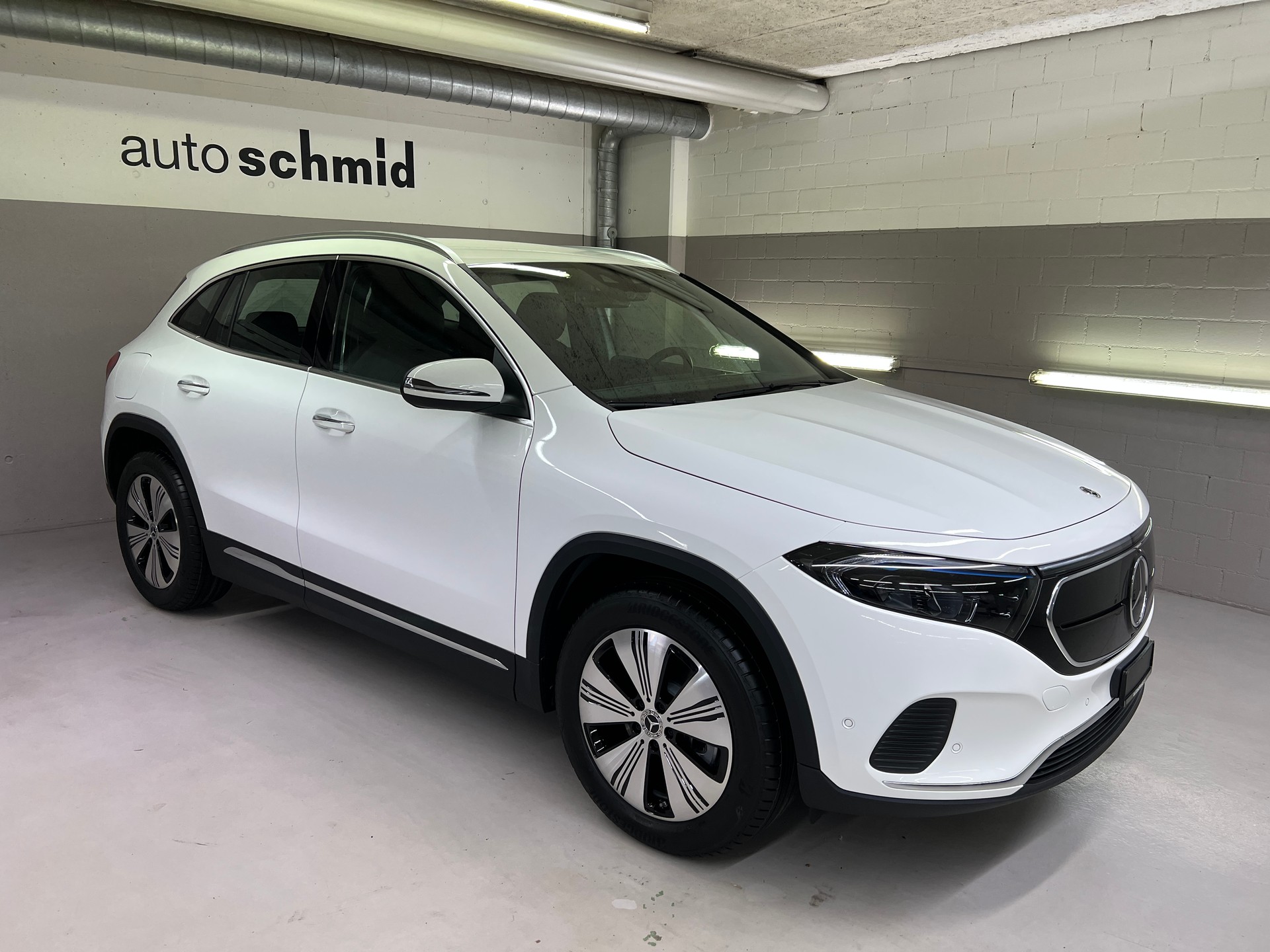 MERCEDES-BENZ EQA 300 4MATIC-image-1