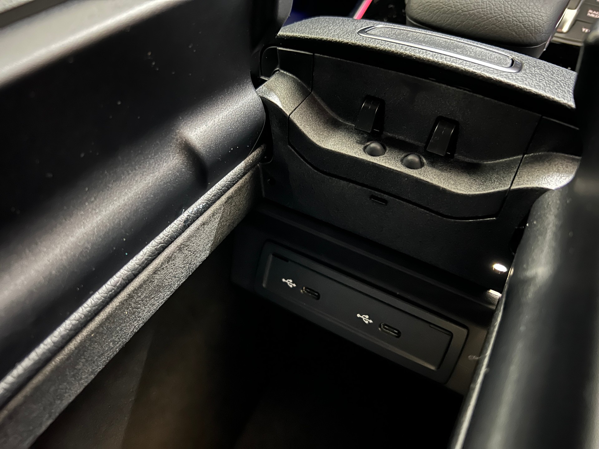MERCEDES-BENZ EQA 300 4MATIC-image-19