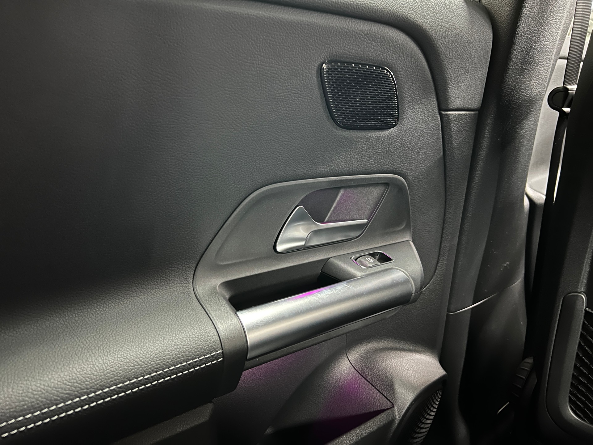 MERCEDES-BENZ EQA 300 4MATIC-image-12