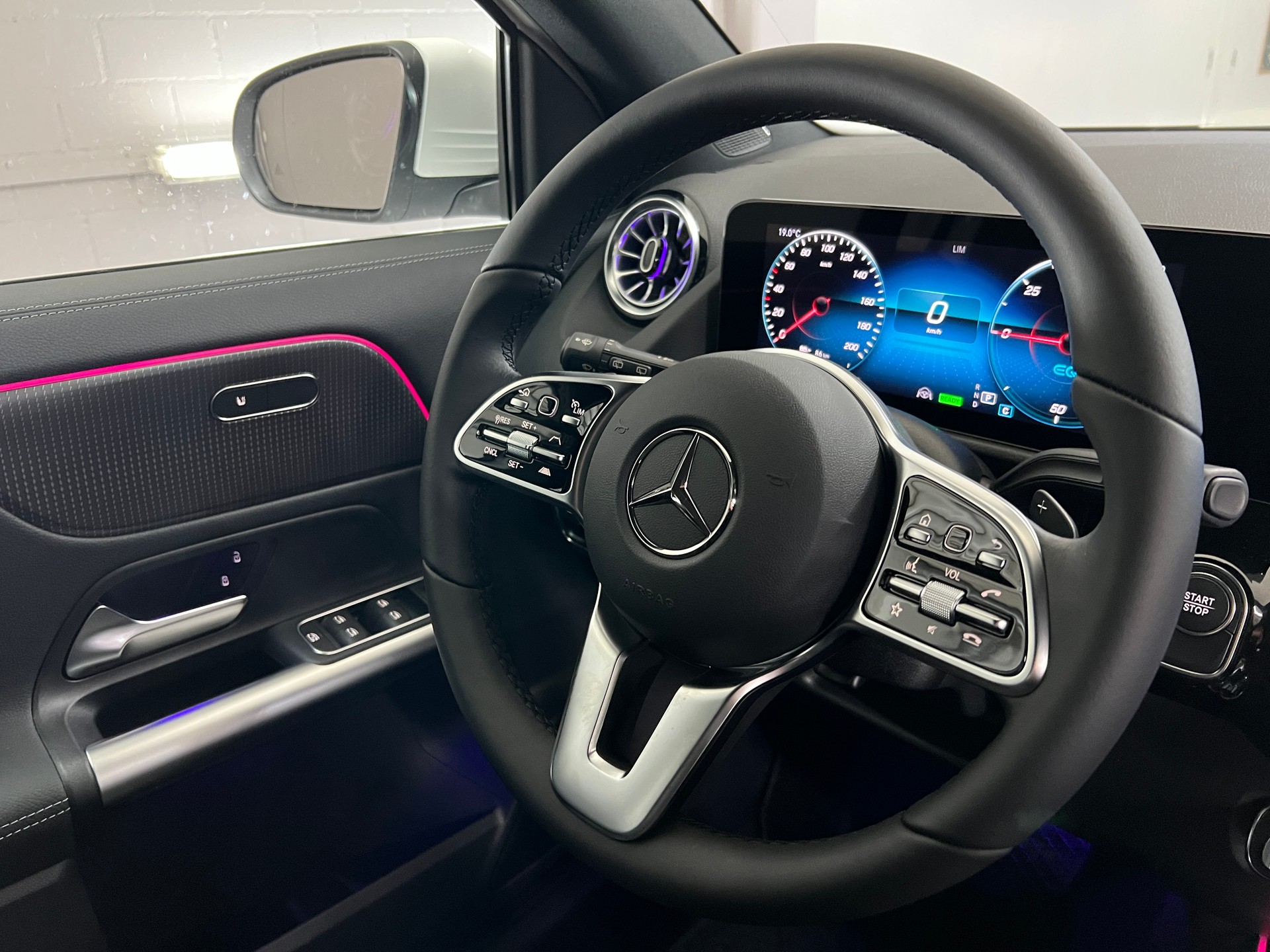 MERCEDES-BENZ EQA 300 4MATIC-image-21