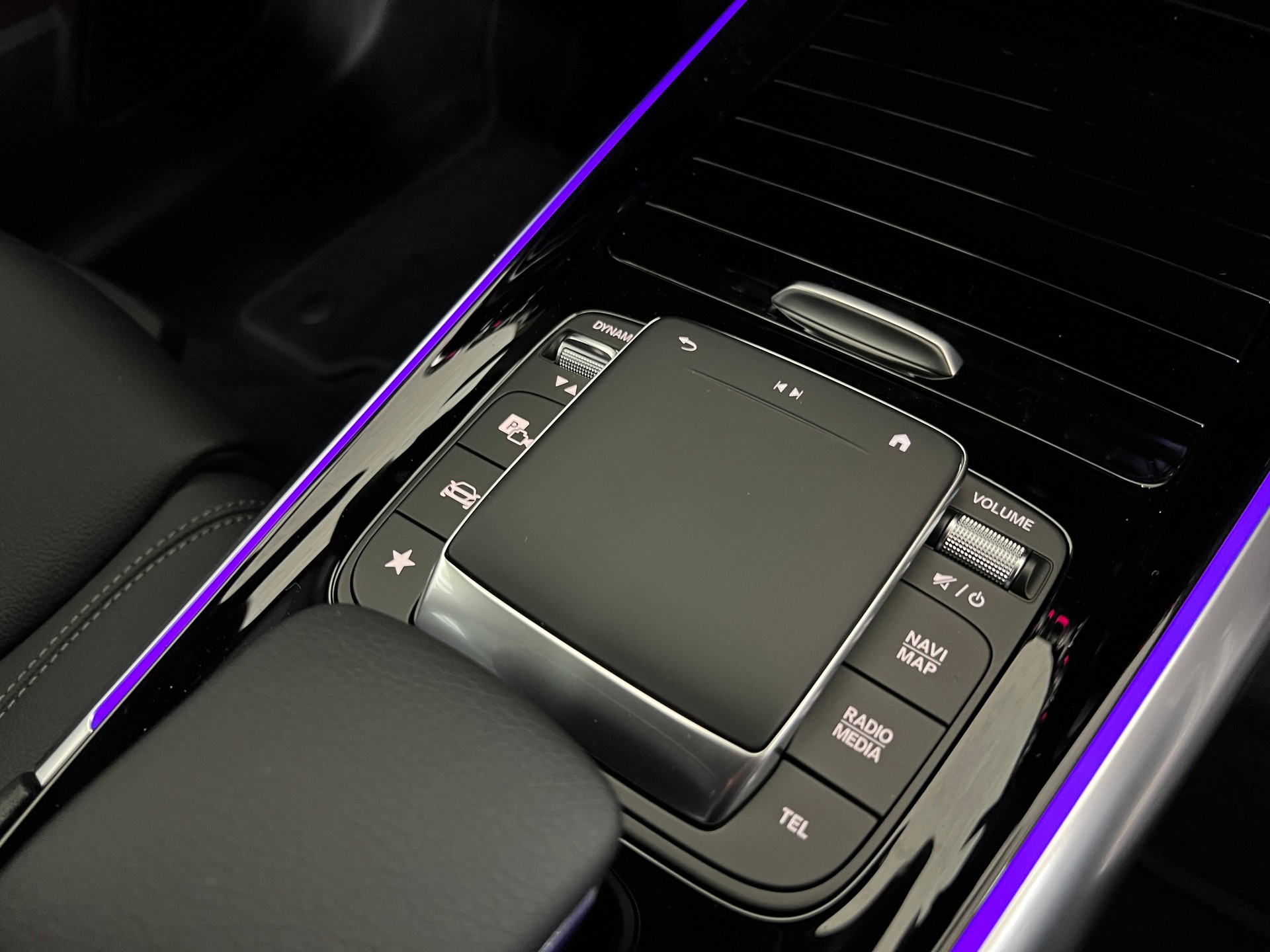 MERCEDES-BENZ EQA 300 4MATIC-image-17