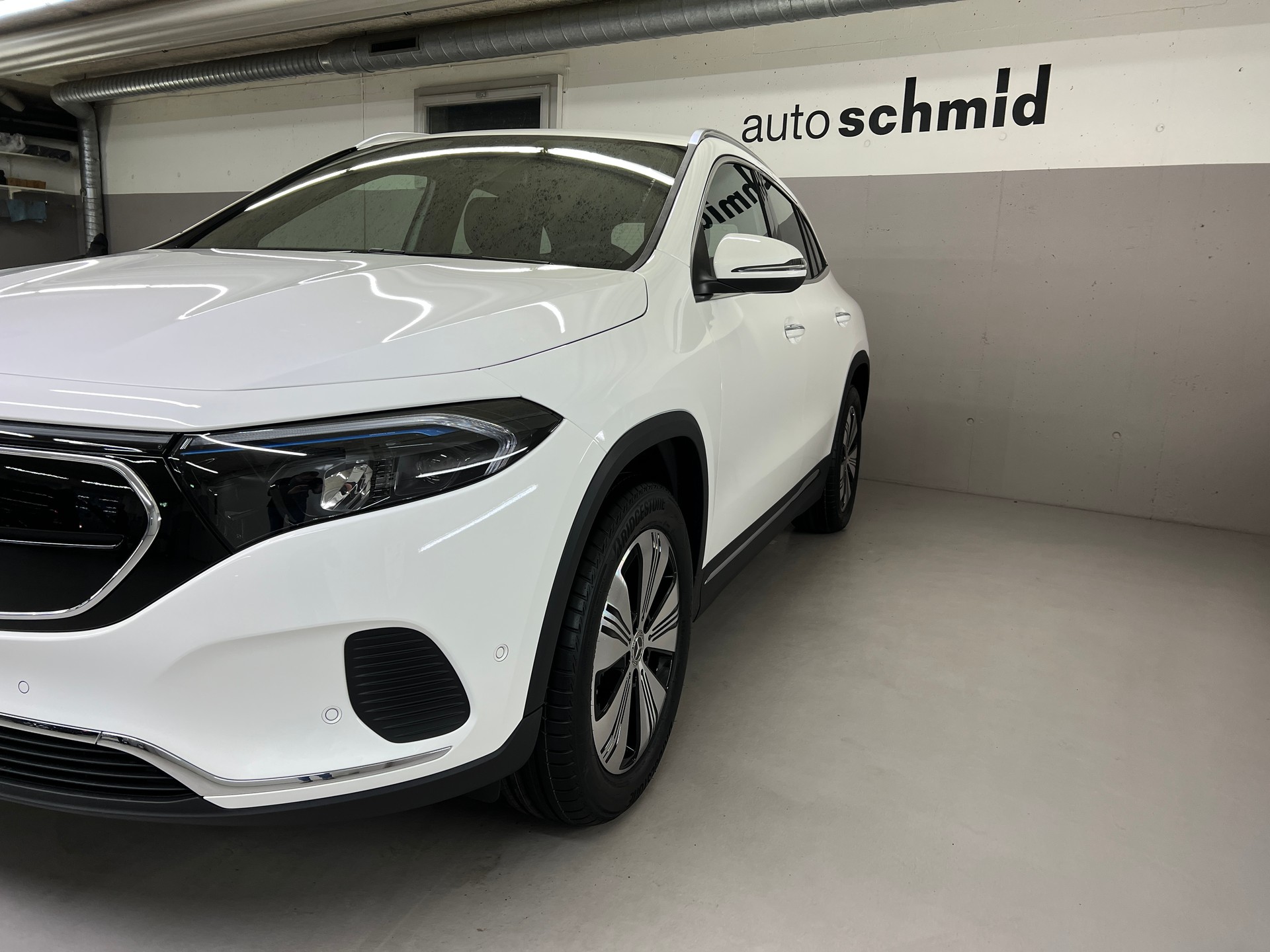 MERCEDES-BENZ EQA 300 4MATIC-image-4