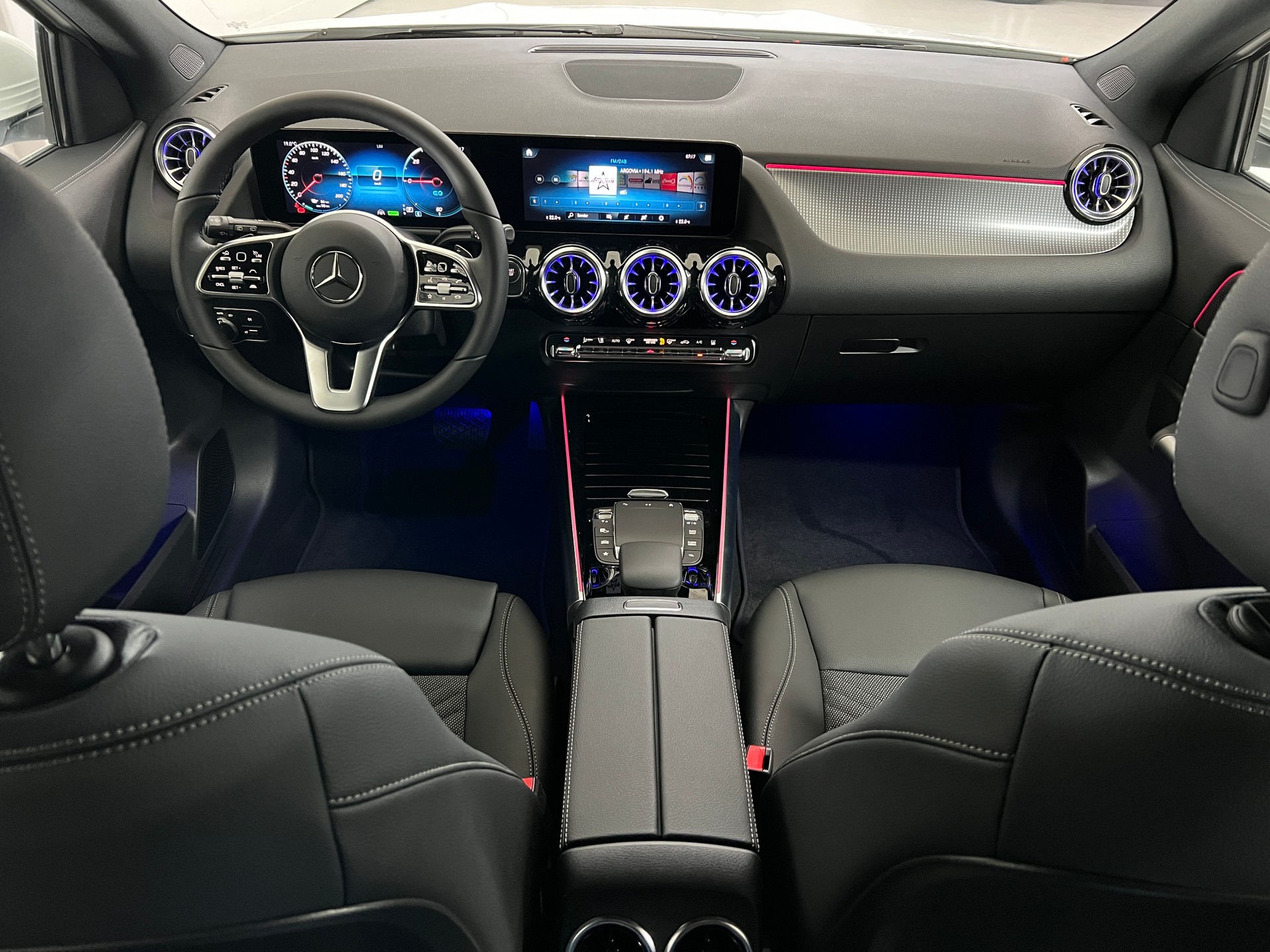 MERCEDES-BENZ EQA 300 4MATIC-image-10