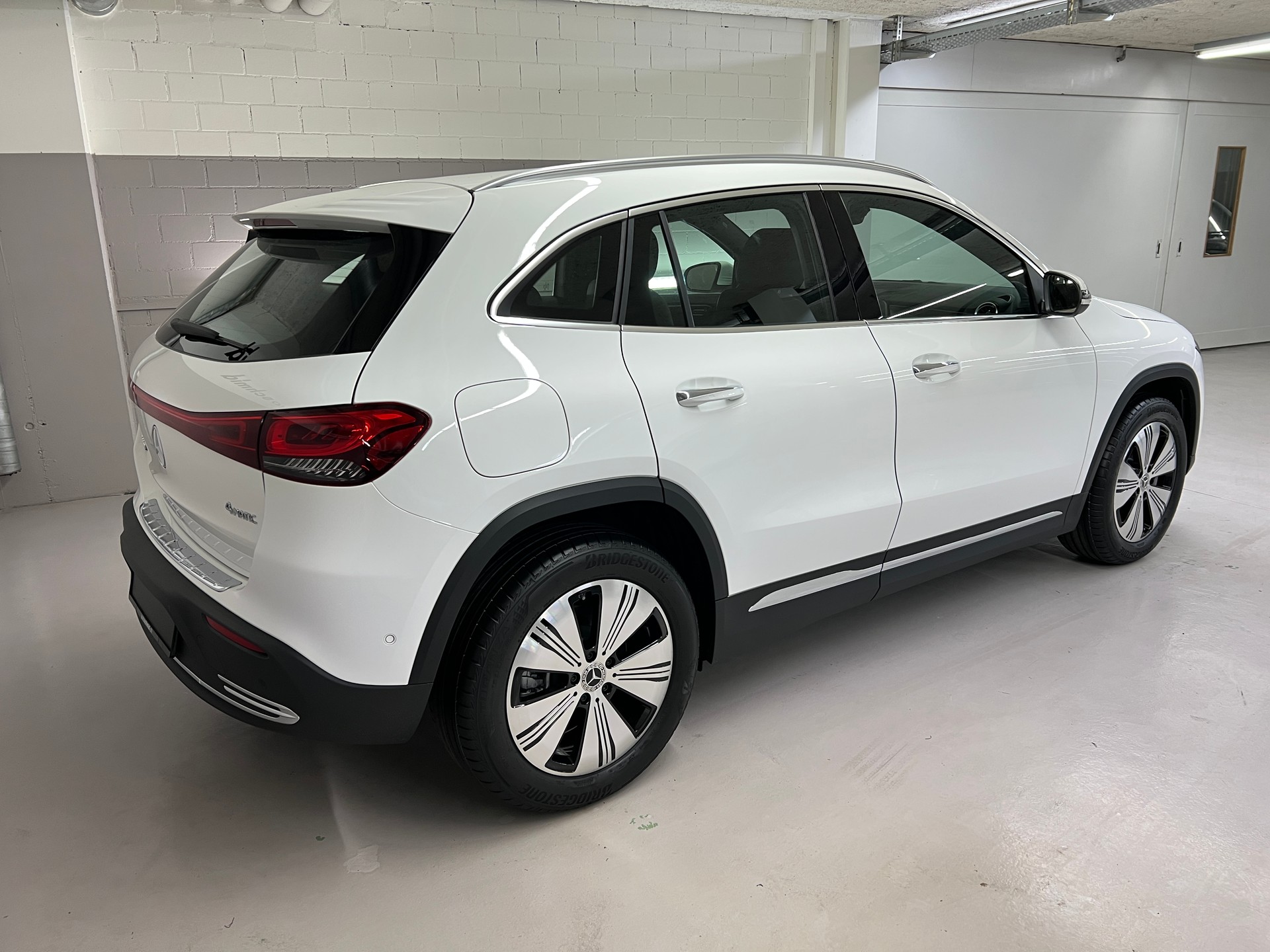 MERCEDES-BENZ EQA 300 4MATIC-image-3