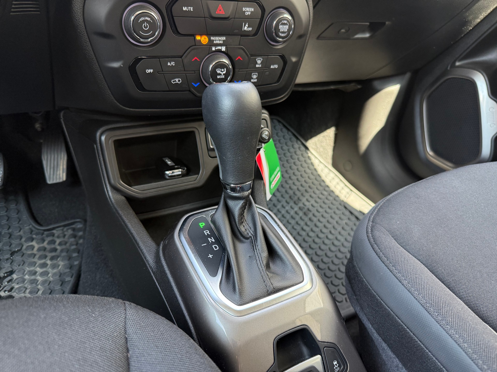 JEEP Renegade 1.5 MHEV Limited-image-19