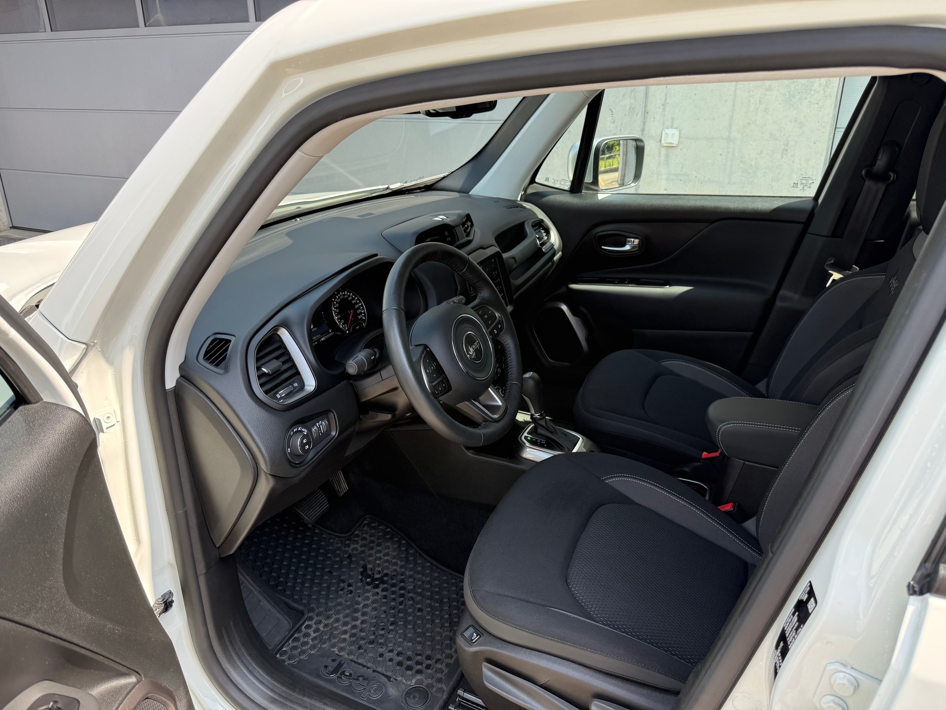 JEEP Renegade 1.5 MHEV Limited-image-9