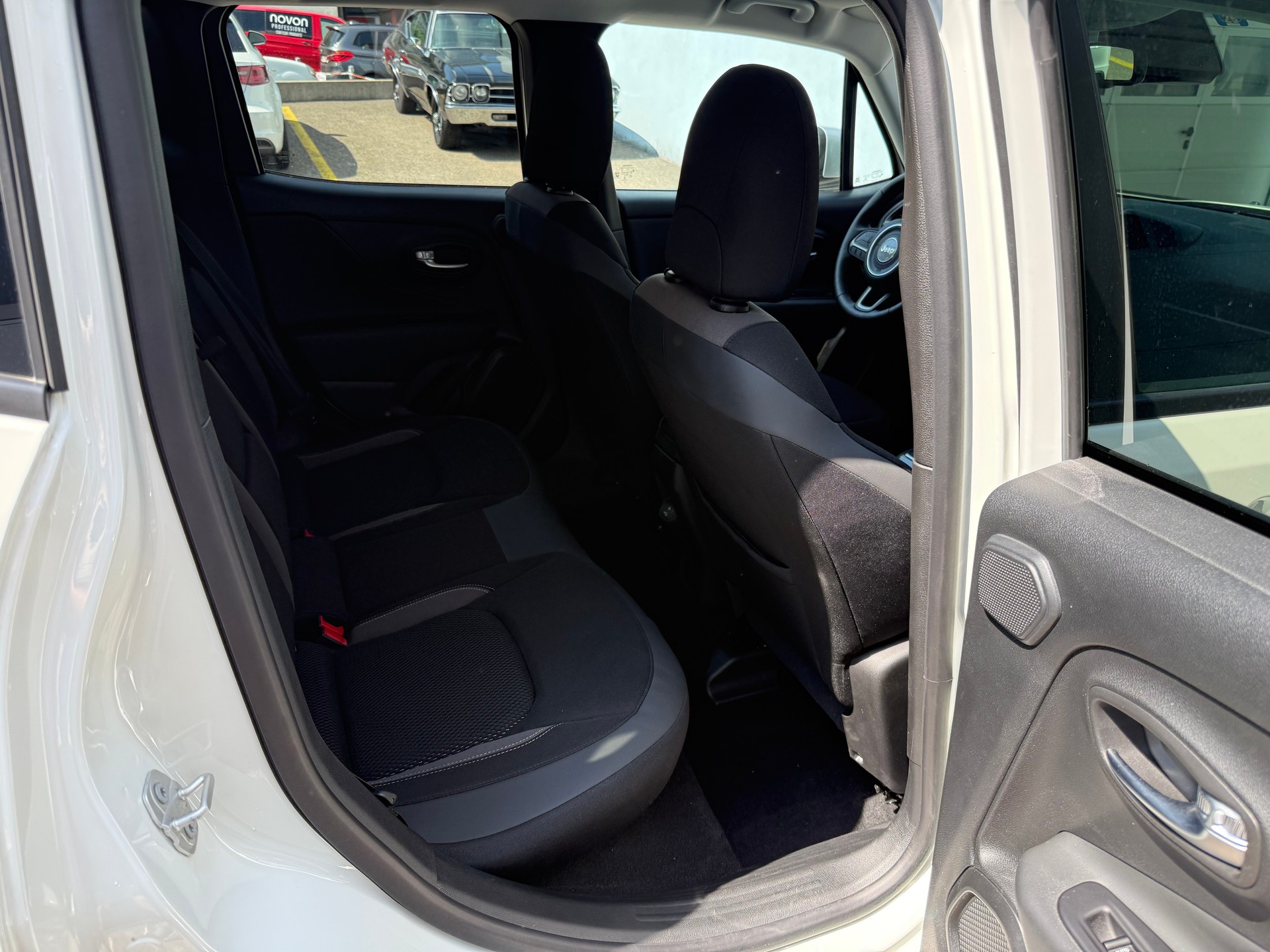JEEP Renegade 1.5 MHEV Limited-image-24