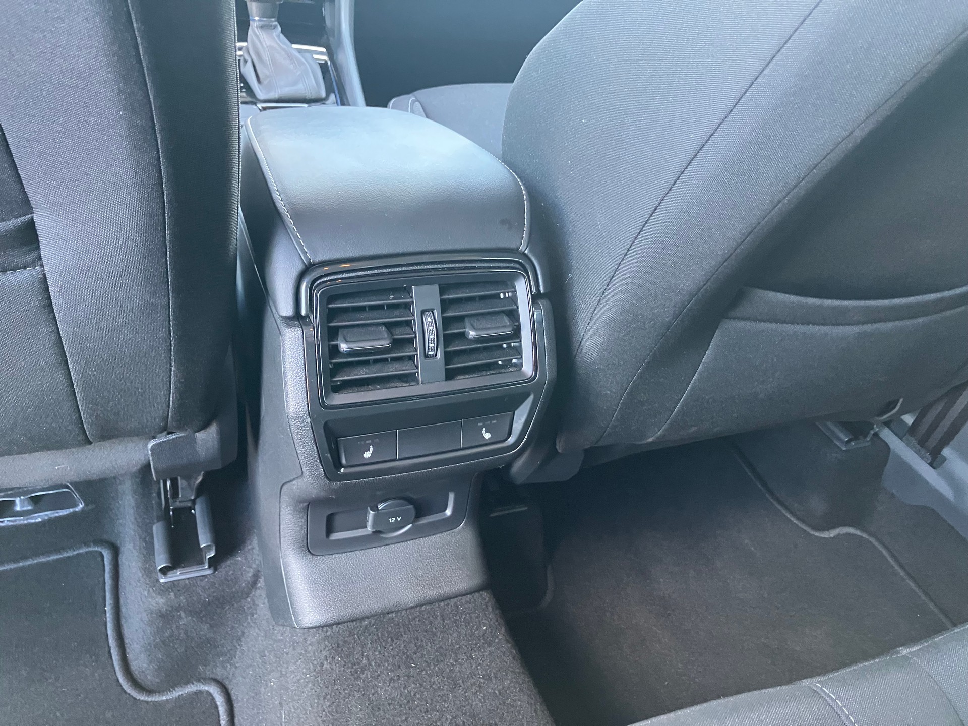SKODA Karoq 2.0 TDI CR Selection 4x4 DSG-image-8