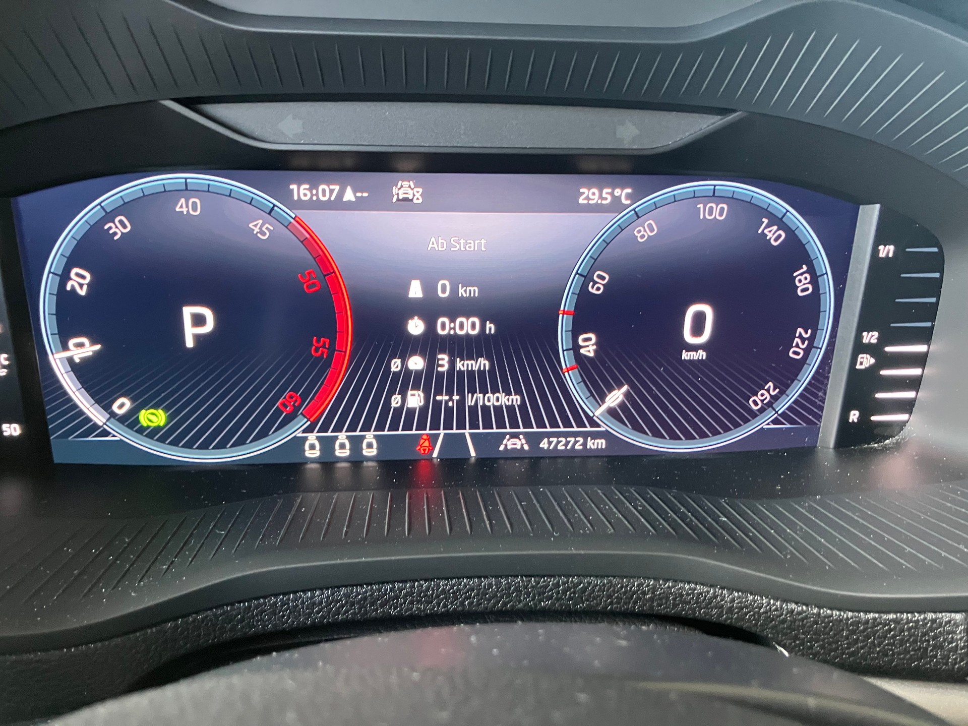 SKODA Karoq 2.0 TDI CR Selection 4x4 DSG-image-7