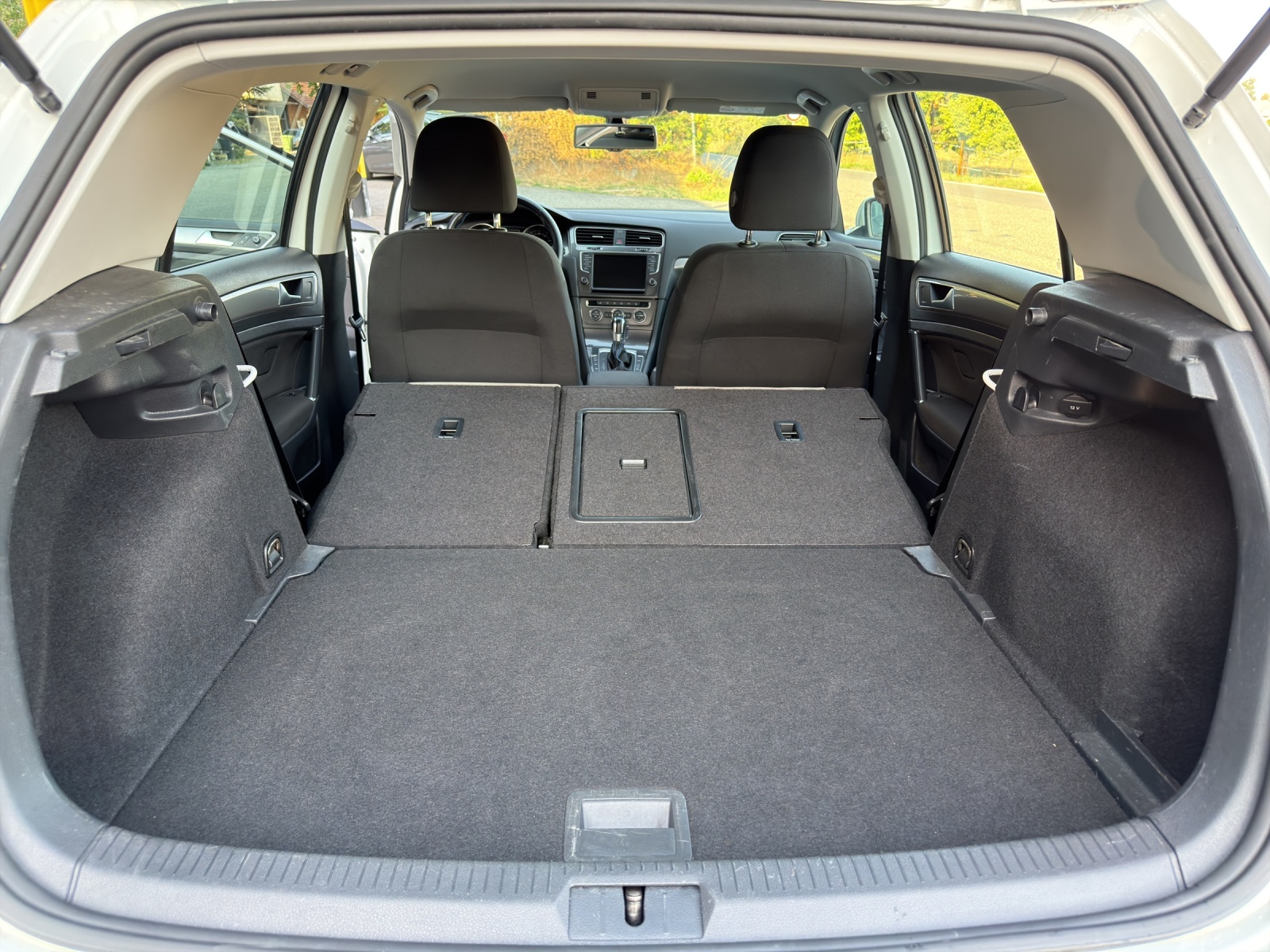 VW Golf VII e-image-9