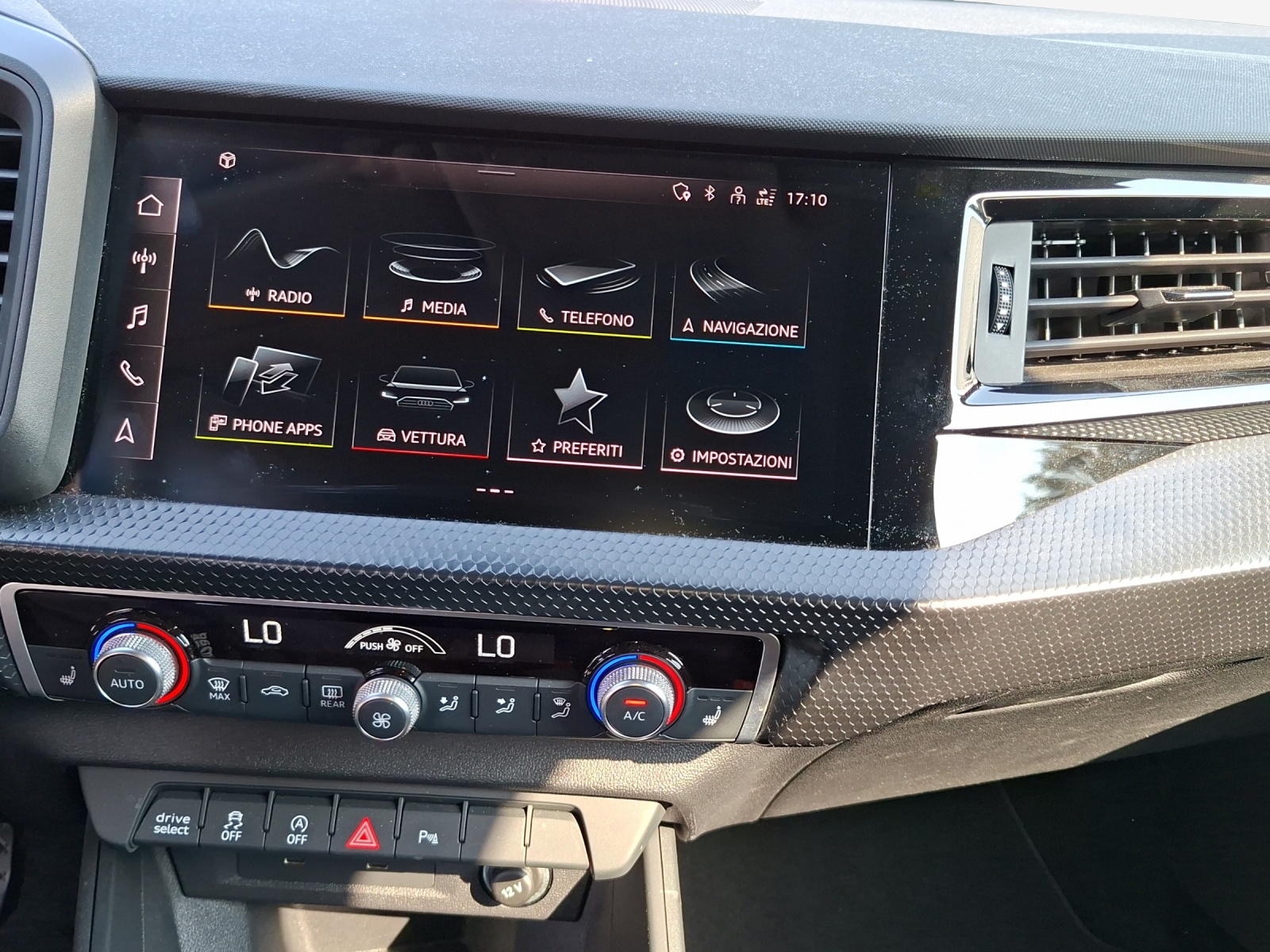 AUDI A1 allstreet 30 TFSI Attraction S-tronic-image-10