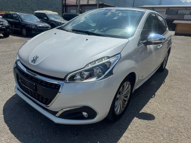 PEUGEOT 208 1.2 PureTech Allure EAT6-image-0