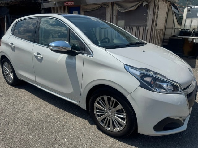 PEUGEOT 208 1.2 PureTech Allure EAT6-image-7