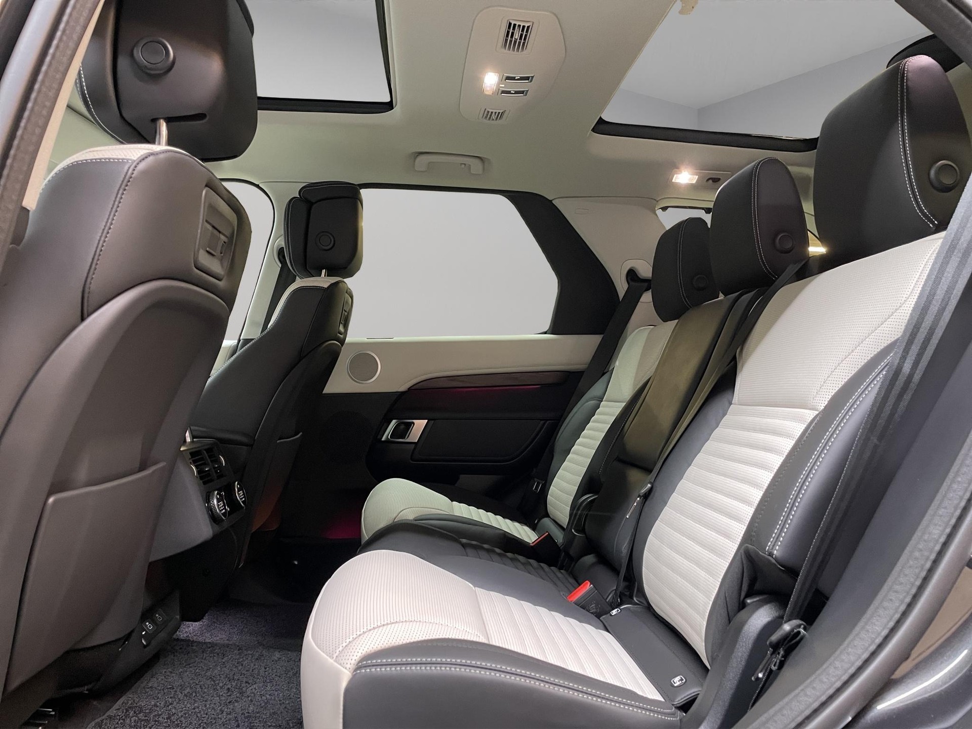 LAND ROVER Discovery 3.0 D I6 350 Dynamic HSE (7-Plätzer)-image-8